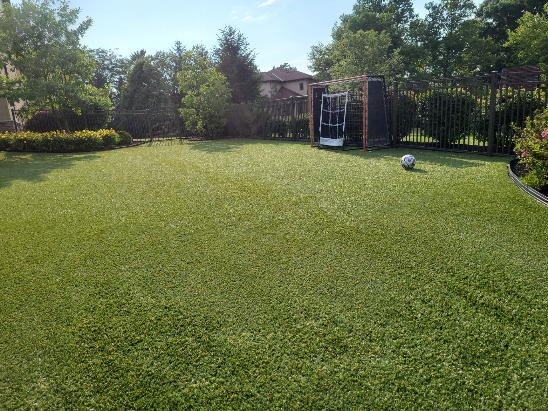 Custom Backyard Putting Green and Synthetic Turf Lawn in Delaware by Southwest Greens Midwest