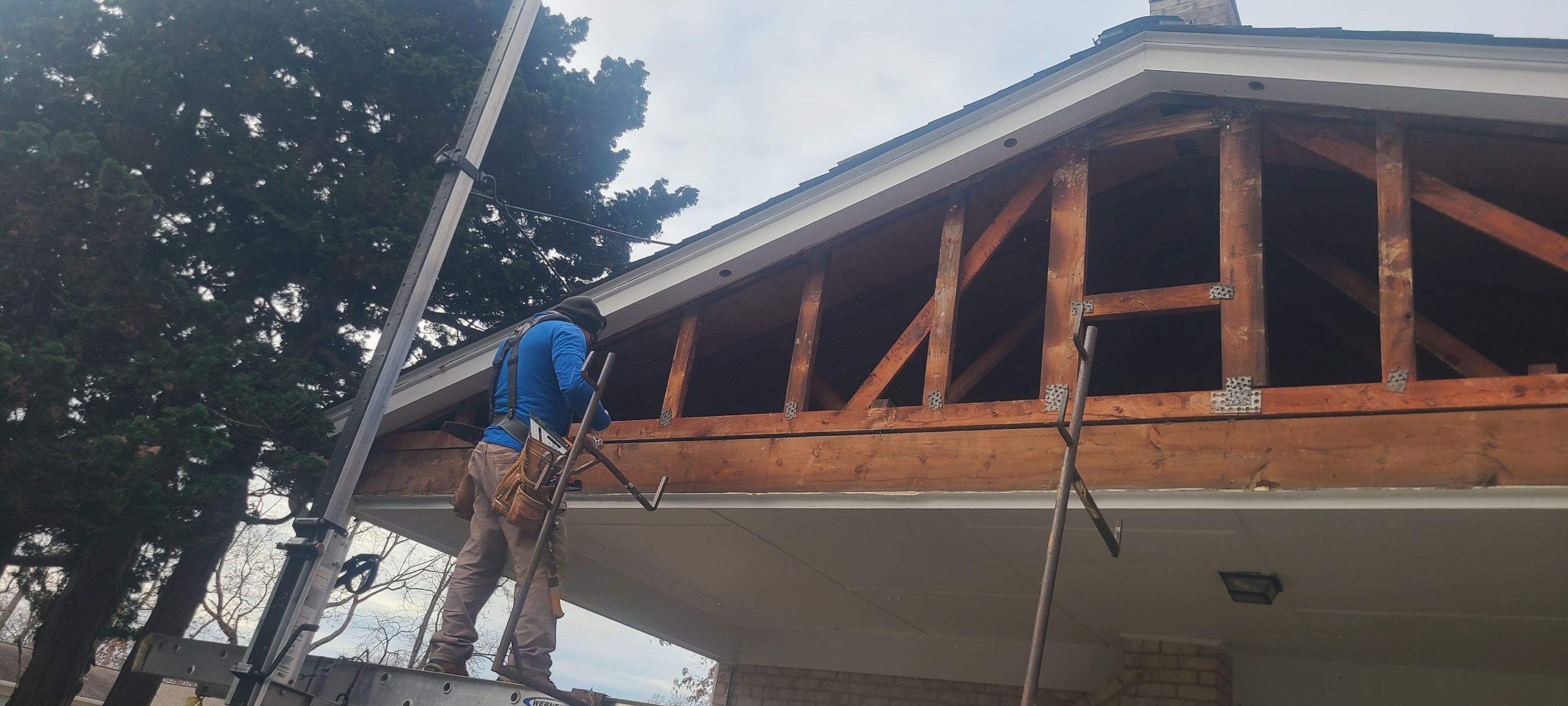 Springfield CertainTeed Charcoal Black Roof & CertainTeed Colonial White Siding by RM Banning, Inc.