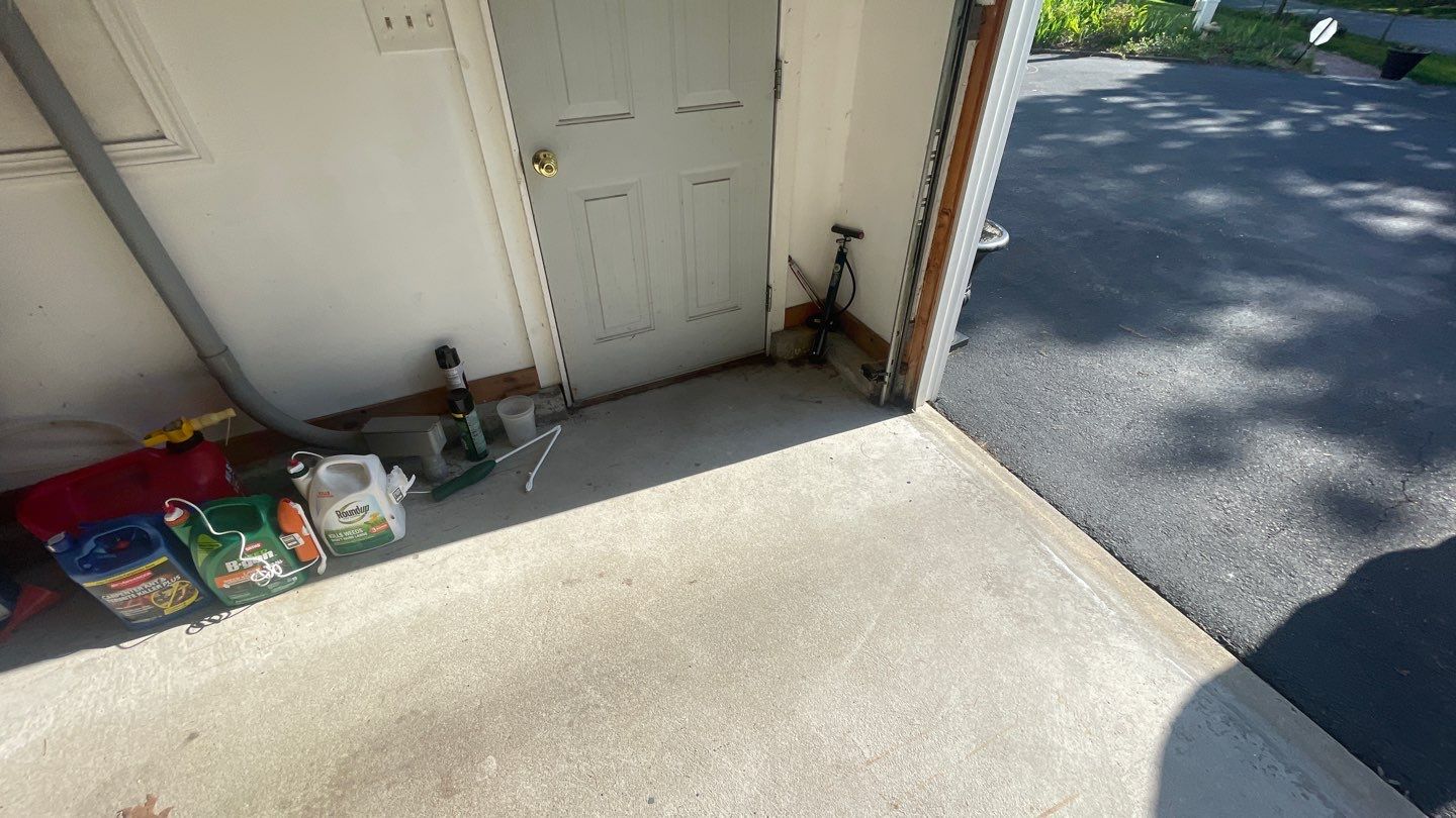 Garage in Londonderry, NH 03053 by Symphony Concrete Coatings