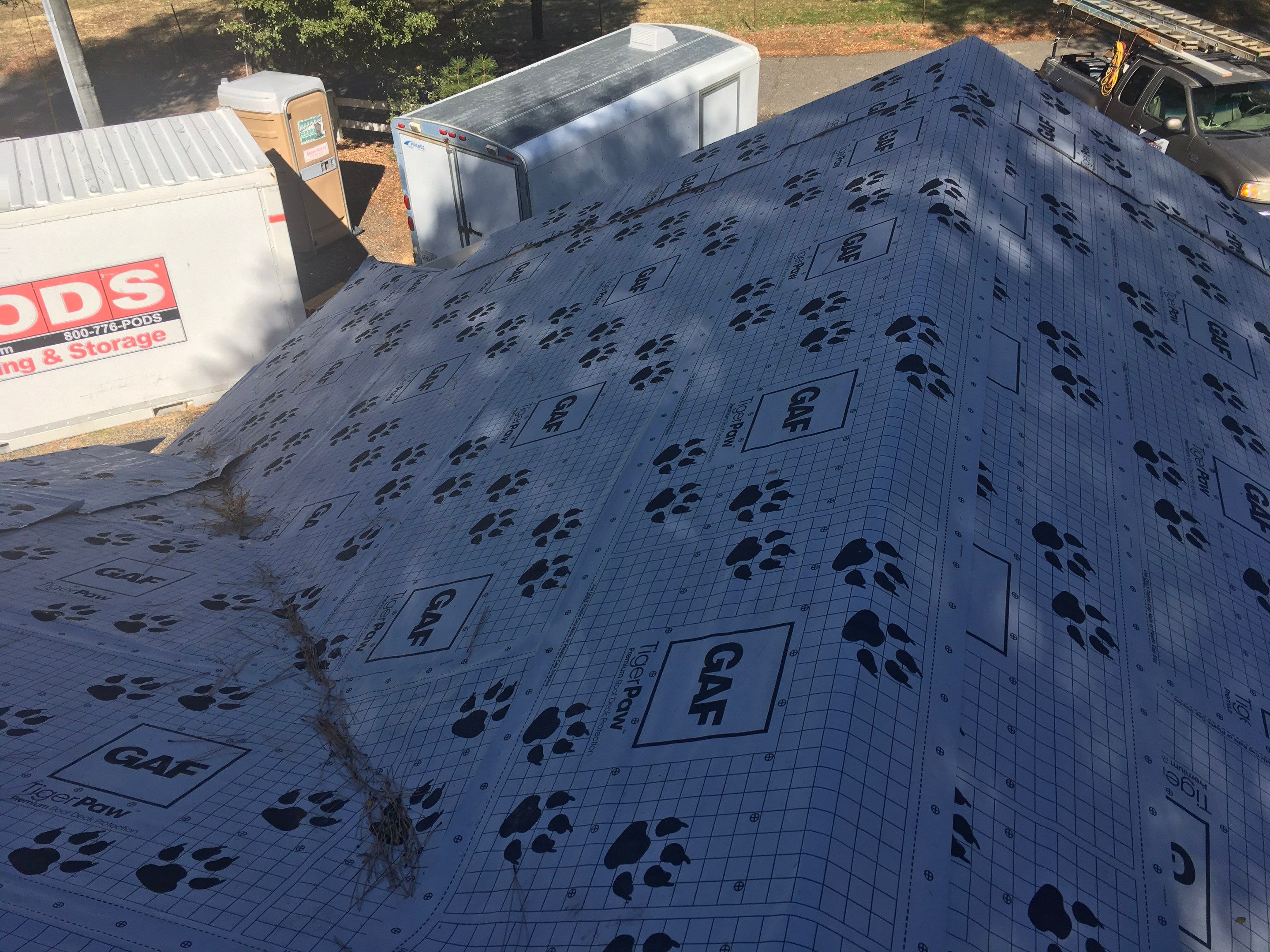 Metal roofing installation using Standing seam metal roofing system by Straight Edge Roofing Inc