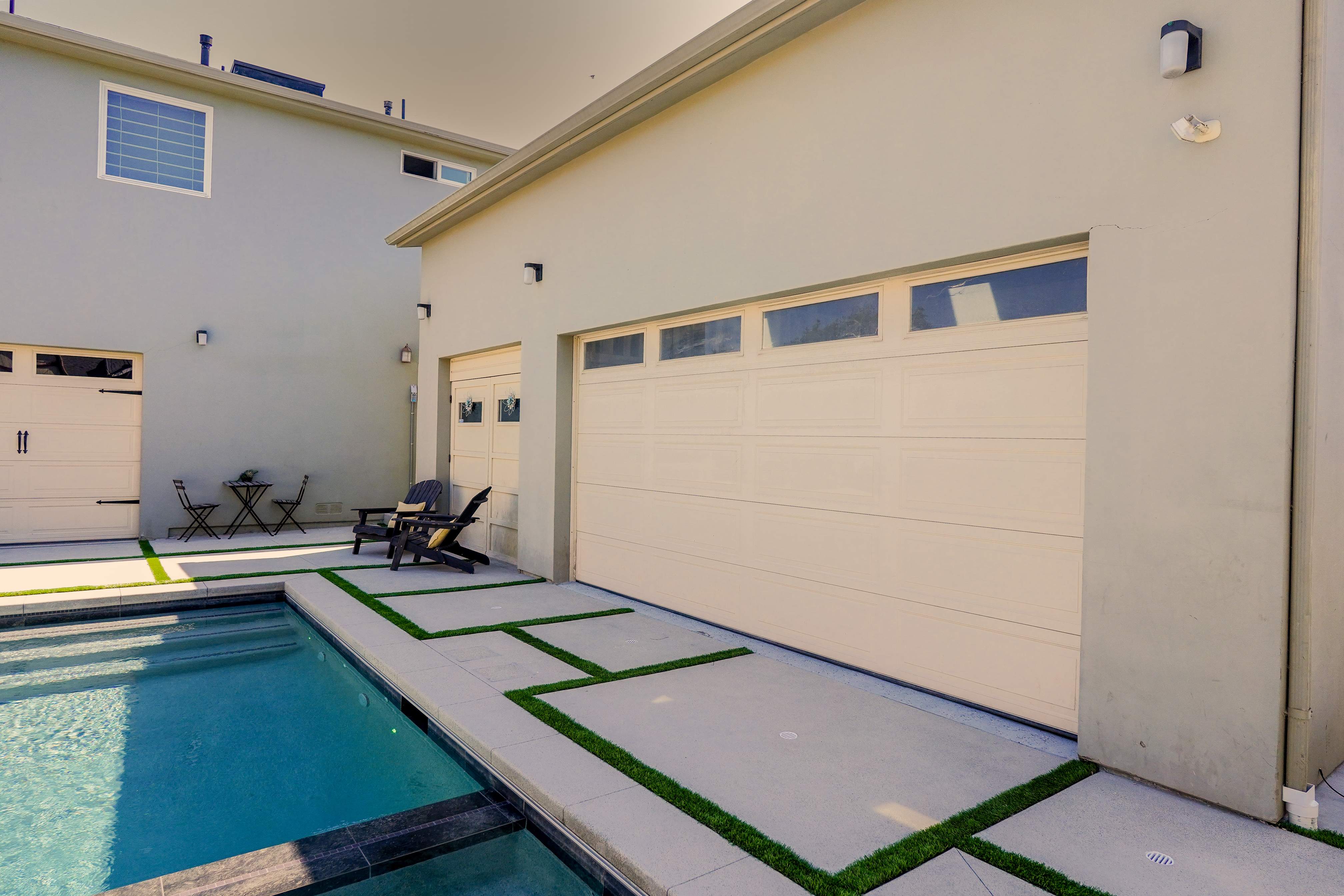 Cocktail Pool & Spa With Automatic Cover by Lax Home Inc 