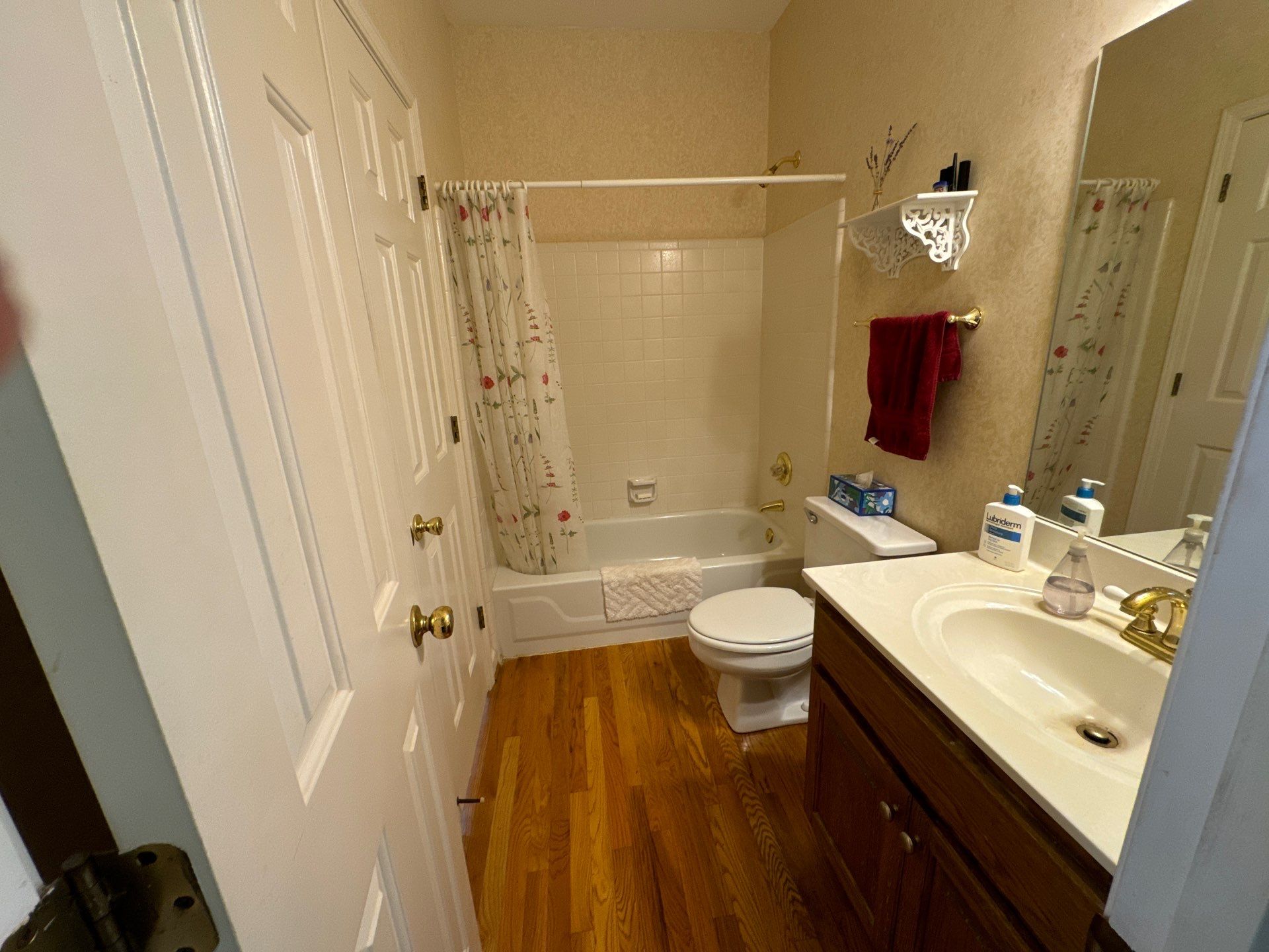 Hall bathroom renovation by Prudencio
