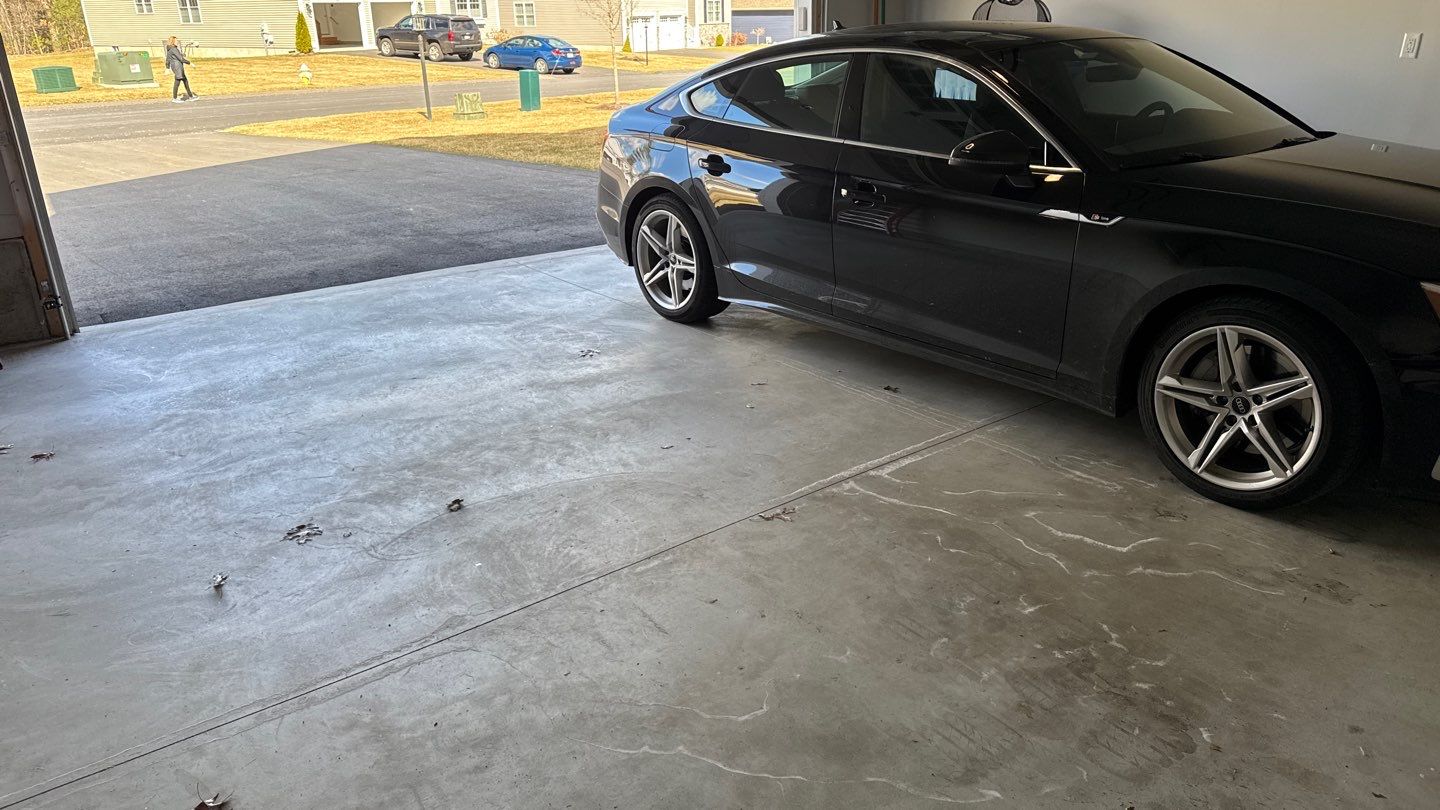 Garage in Londonderry, NH 03053 by Symphony Concrete Coatings