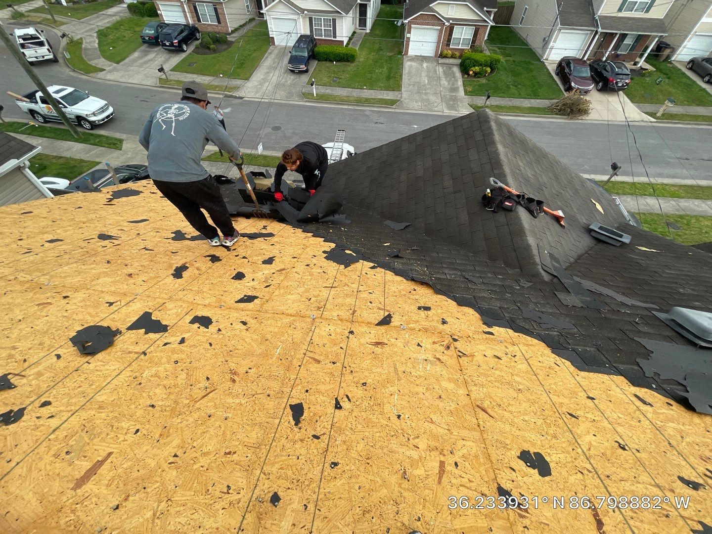 Residential Roofing Installation using Owens Corning TruDef Oakridge Roofing System by Undersun Roofing 