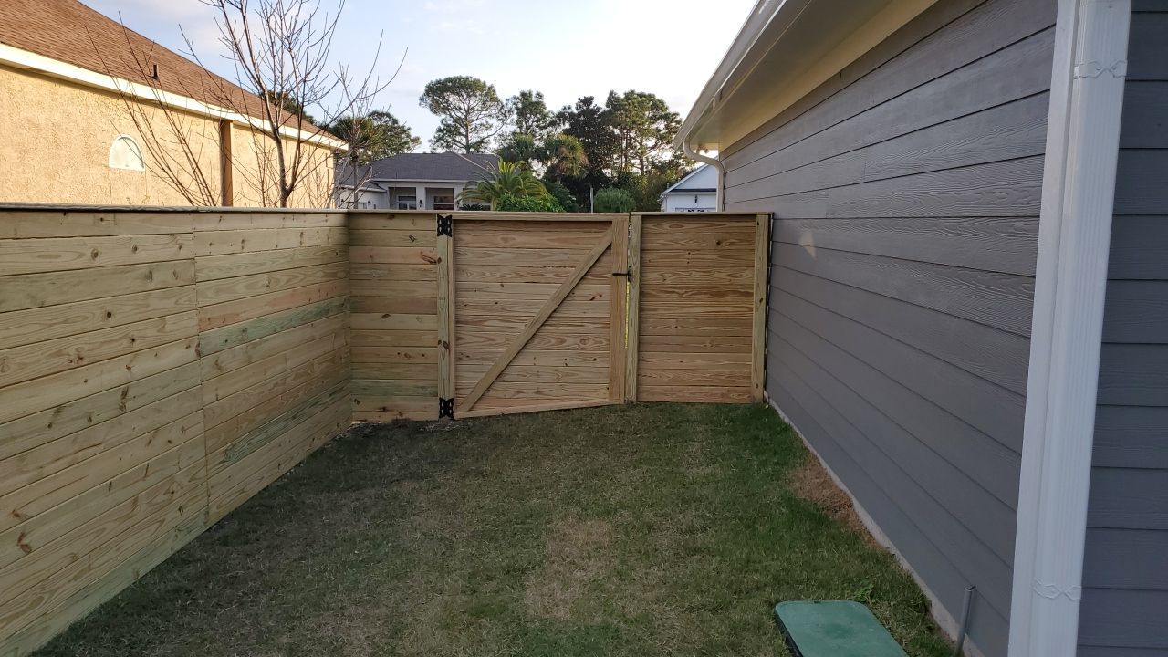 You can never go wrong with Horizontal by Hip Square Fence Inc.