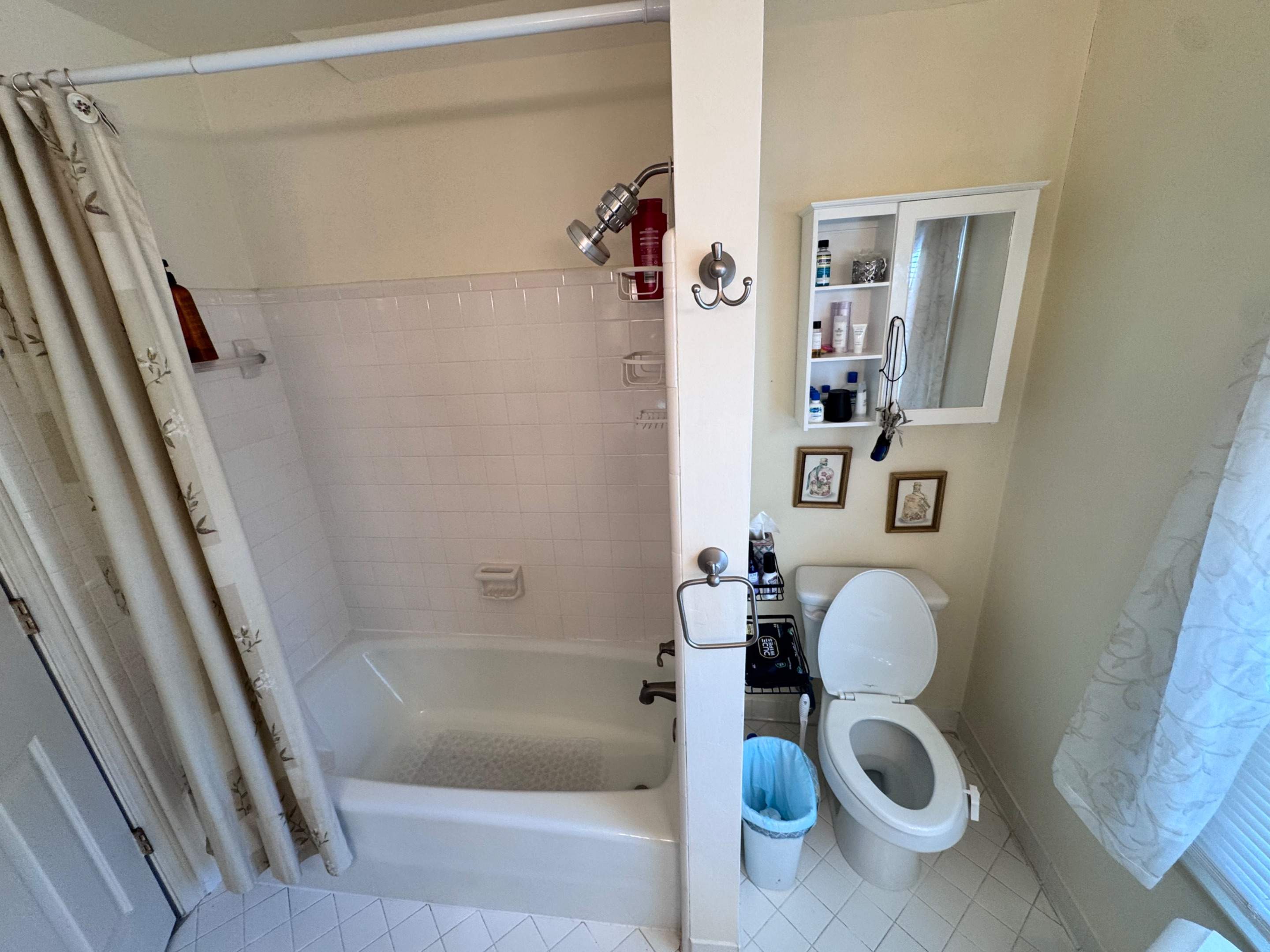 Guest bathroom renovation by Prudencio