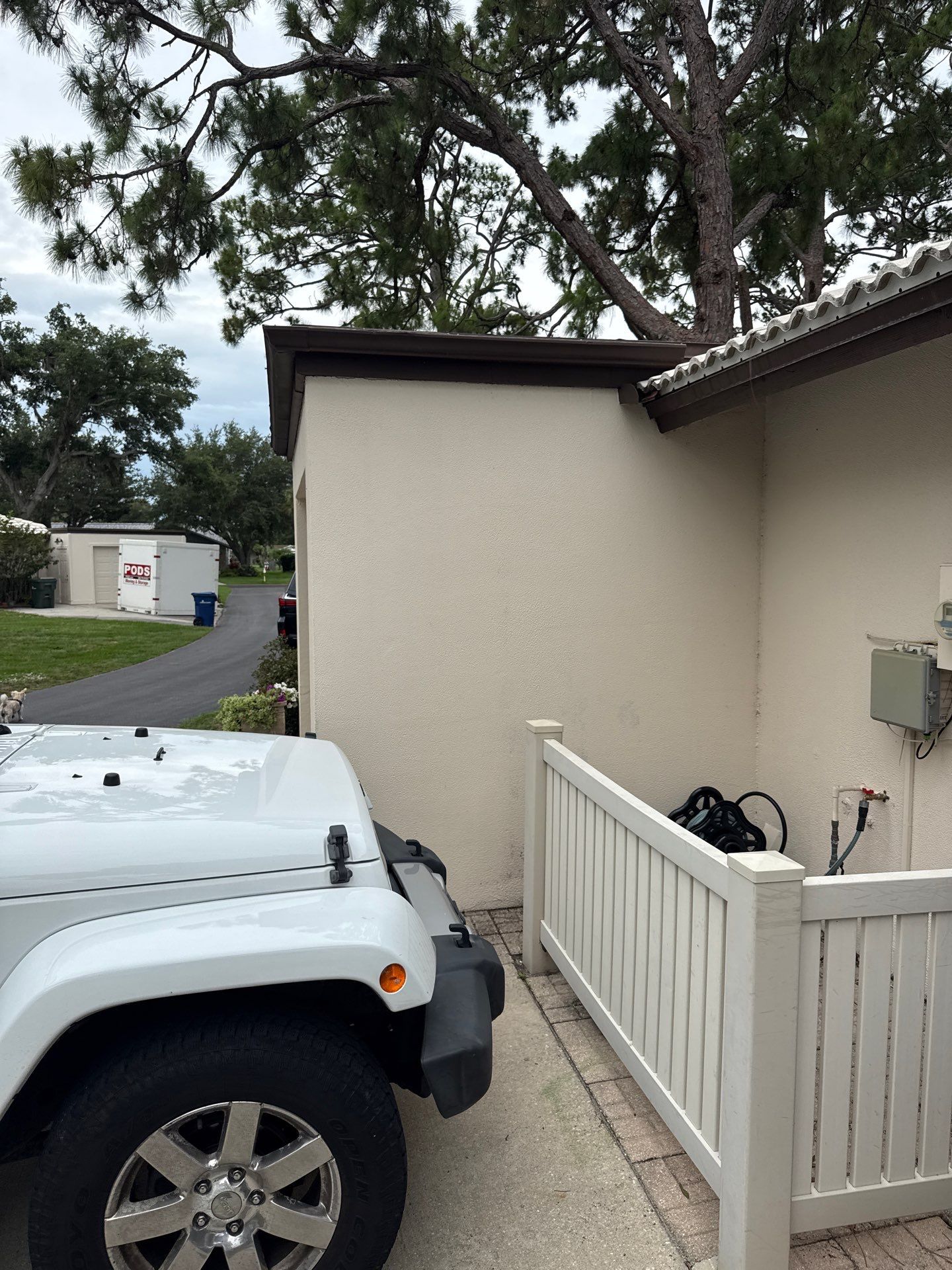 Seamless Aluminum Gutter Installation using Musket Brown Seamless Gutters in Nokomis FL by Gutter Professors