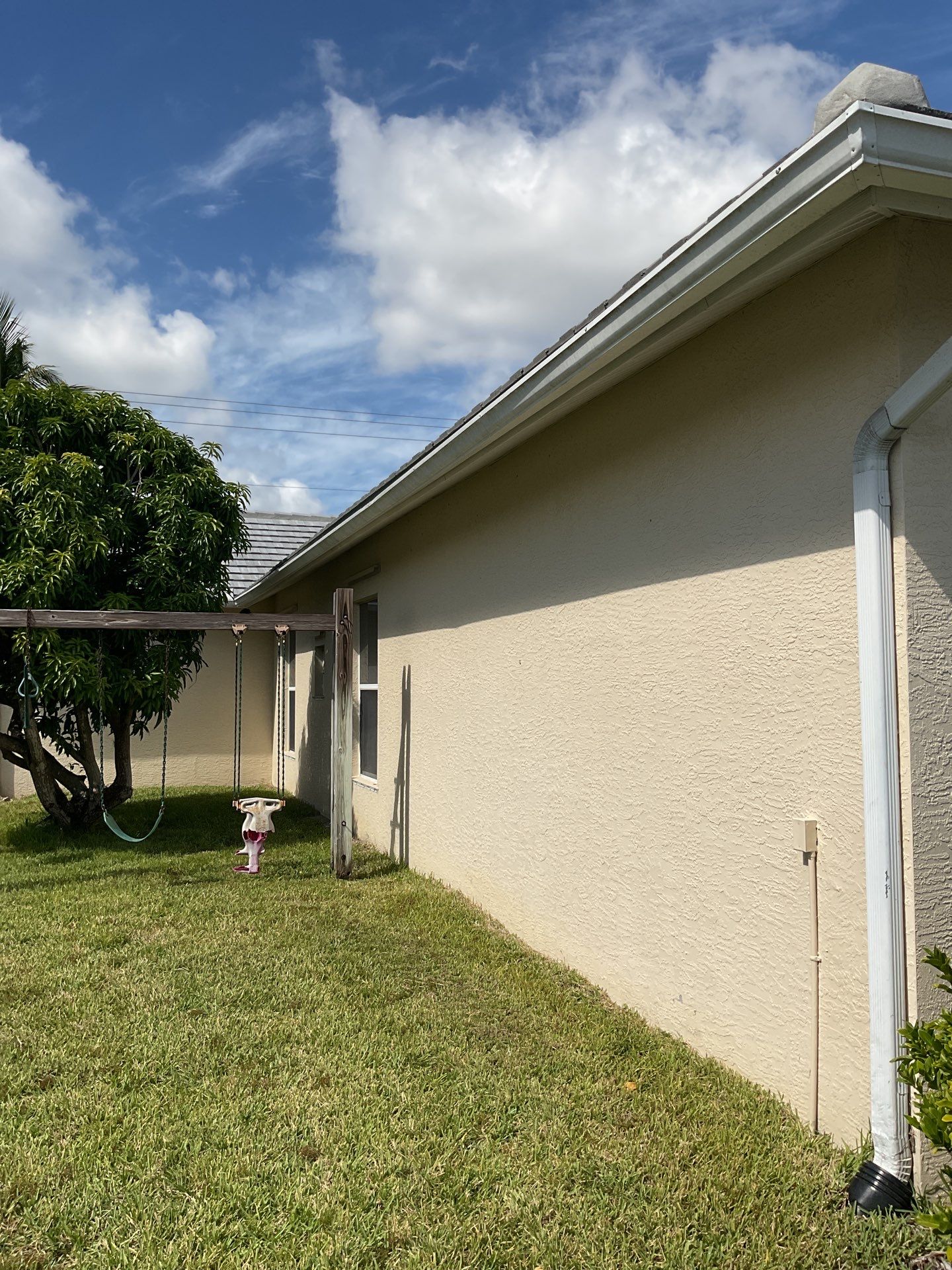 Seamless Gutters using Splash Guard in Cape Coral FL by Gutter Professors