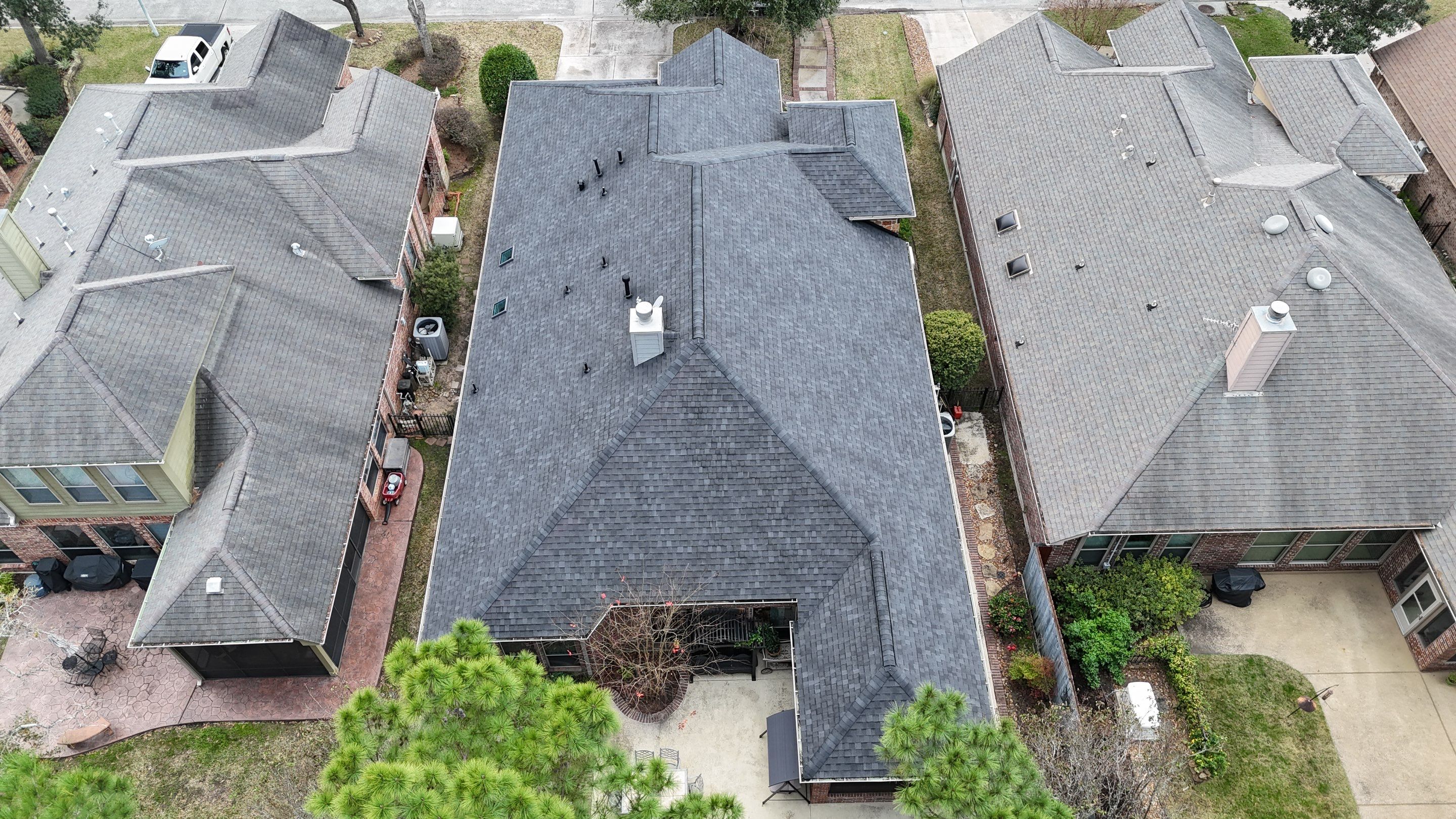 Kingwood Roof Installation using Atlas Pinnacle Pristine by Modern BYLT Roofing & Construction