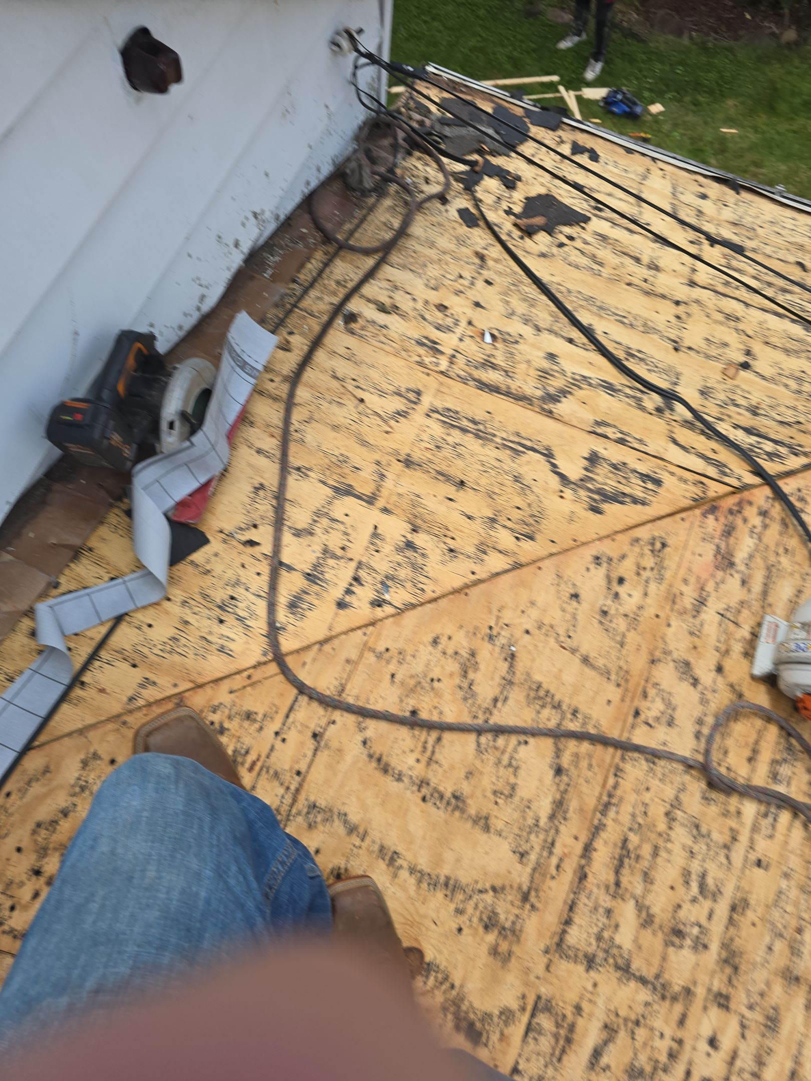 Residential Roofing Installation using GAF Timberline HDZ Williamsburg Slate by Rainstoppers Roofing