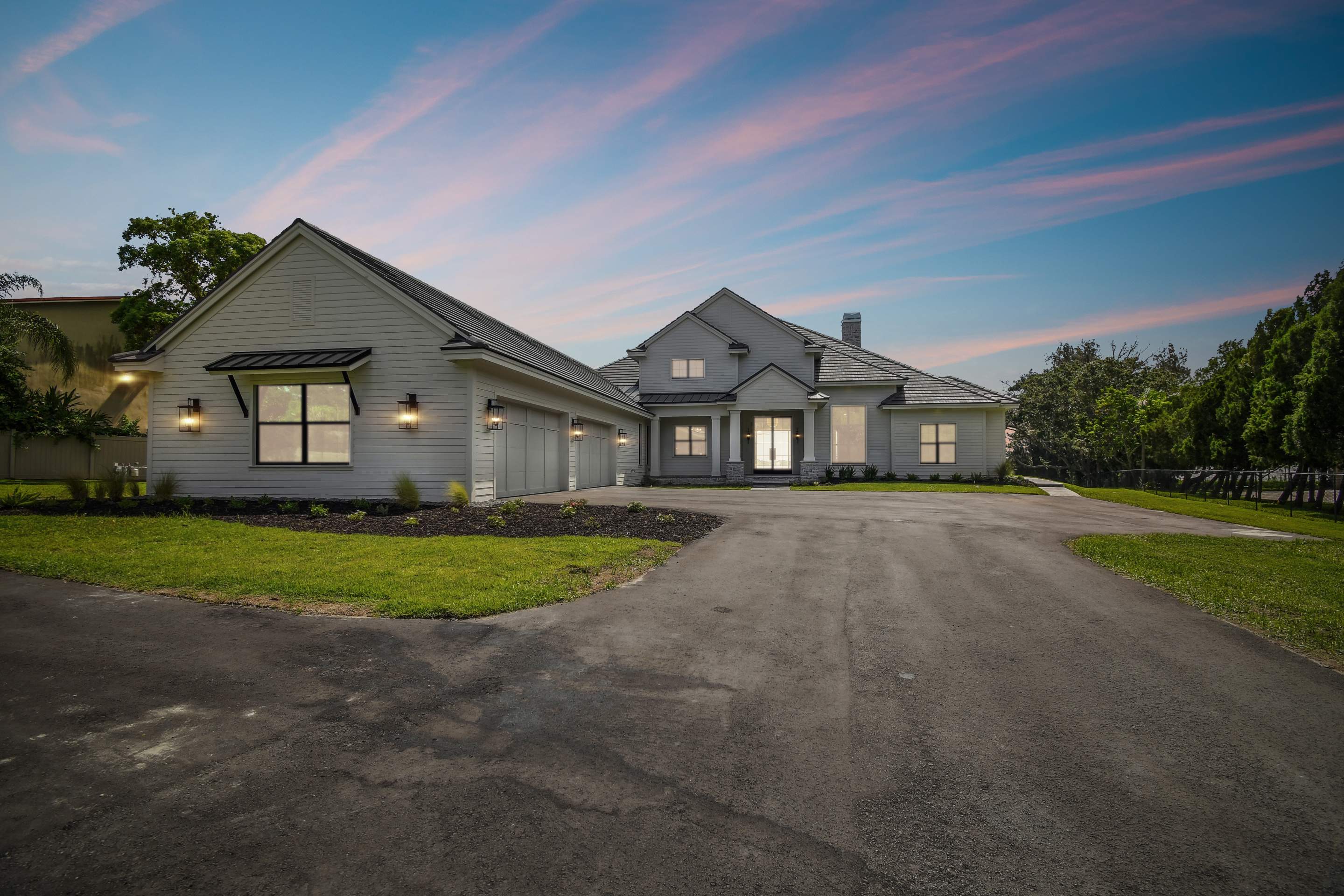 Custom Kingston by Lyons Heritage Tampa, LLC
