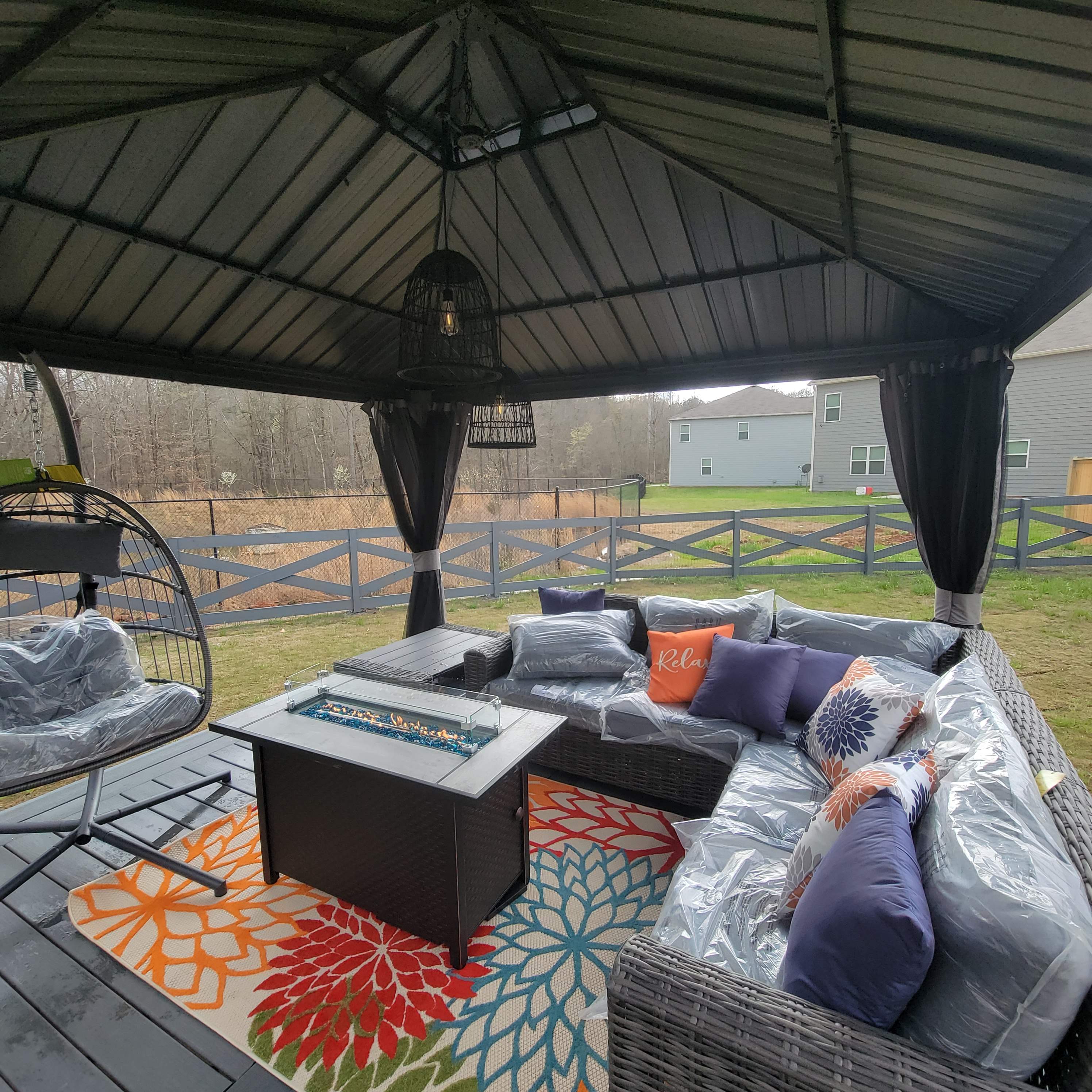 Exterior Gazebo by Ajayi Design and Construction 