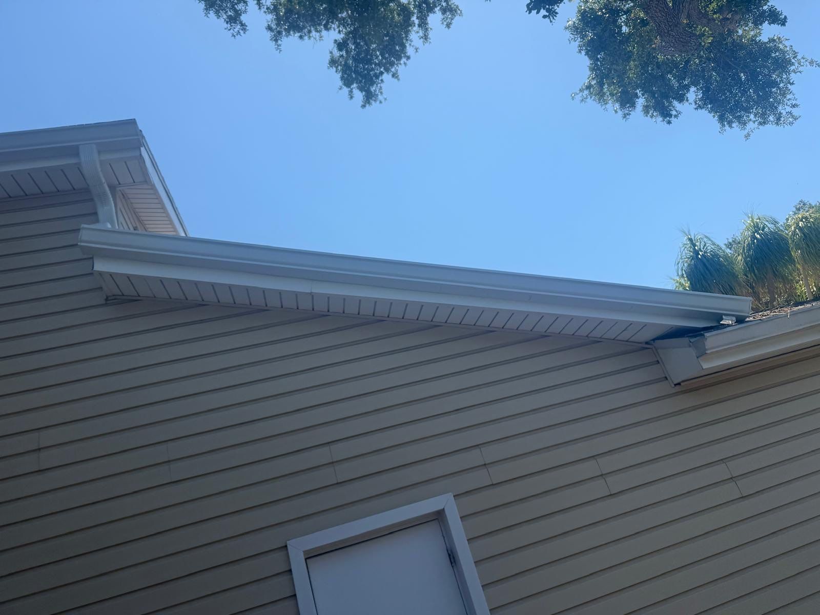 Residential Seamless Gutter Solutions in Tampa FL by Gutter Professors
