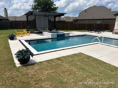 Modern Pool & Spa With Pergola