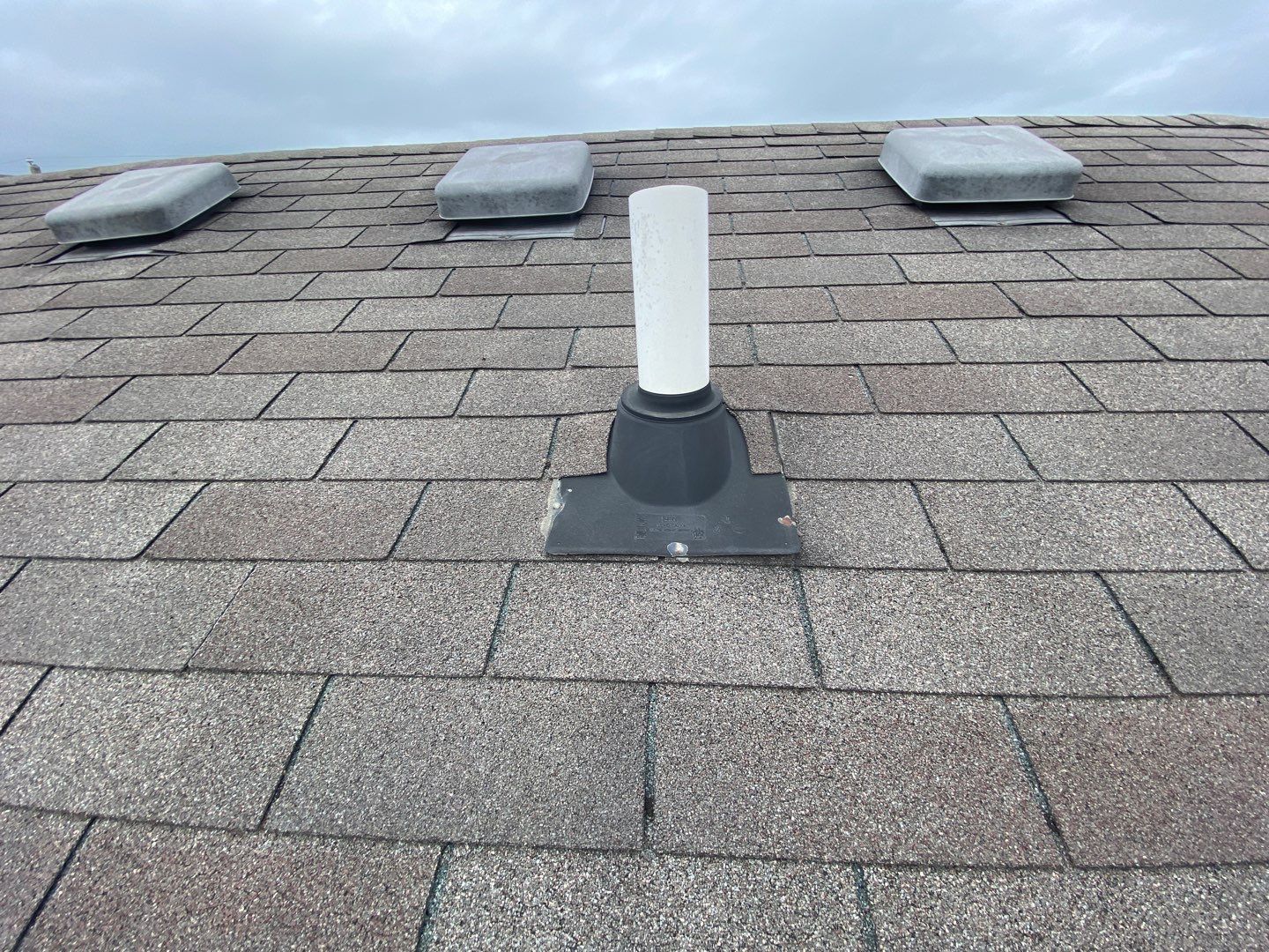 Residential Roofing Installation using Owens Corning TruDef Oakridge Roofing System by Undersun Roofing 