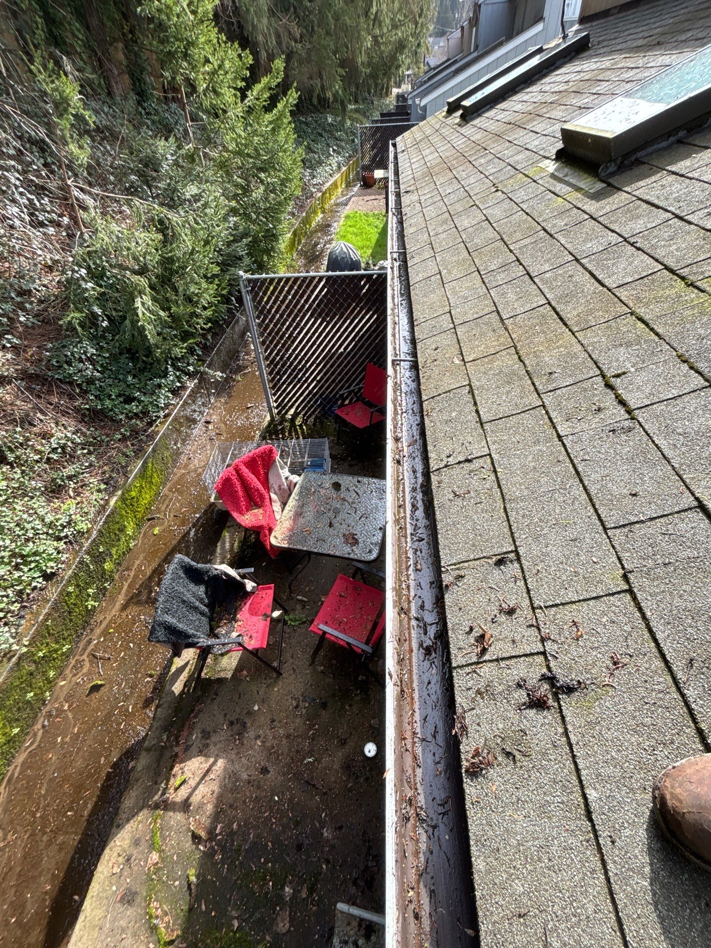Commercial gutter cleaning Salem, OR after photo with clean gutters