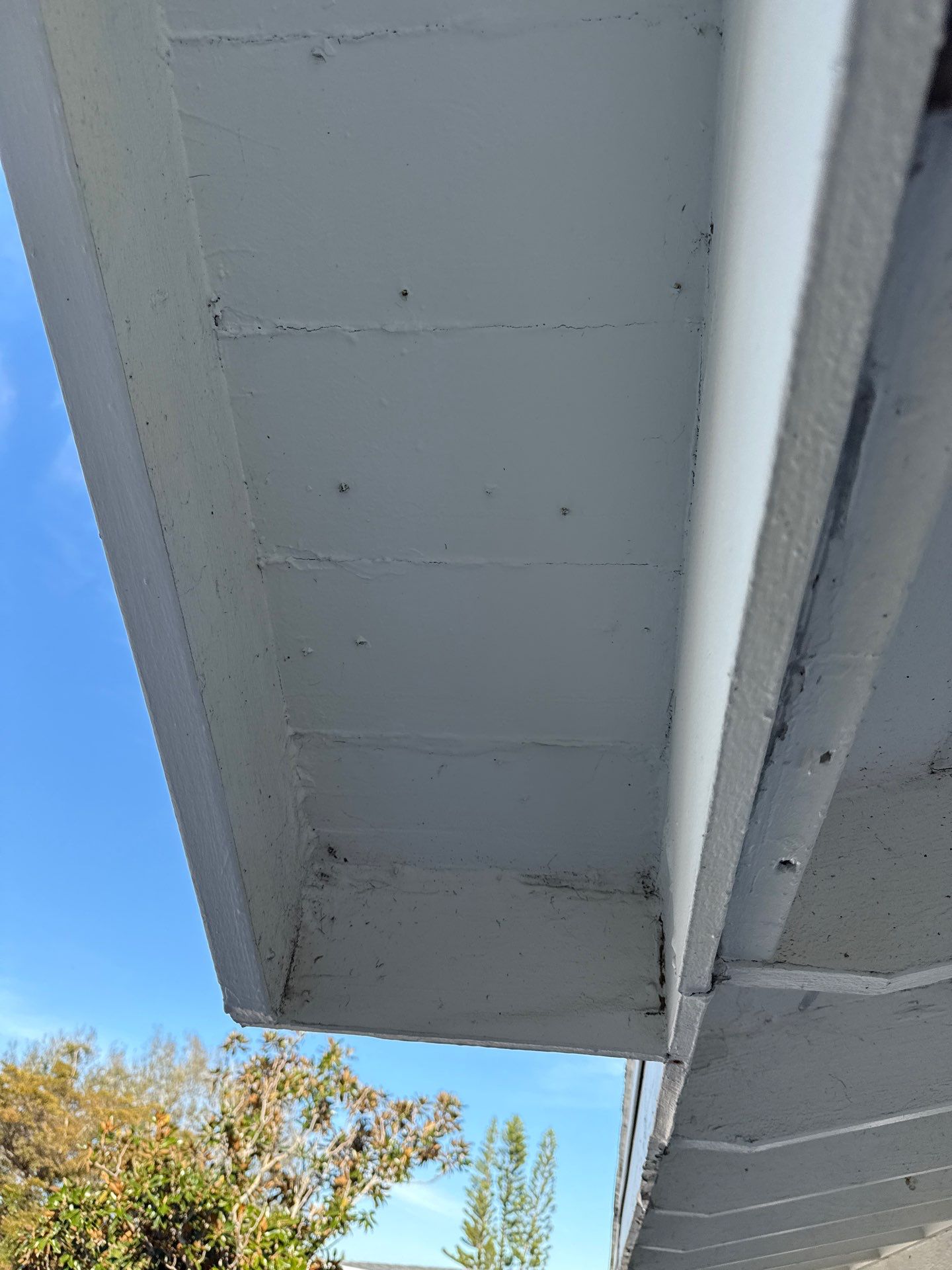 White Seamless Gutters using K-Style Seamless Gutters in Sarasota FL by Gutter Professors