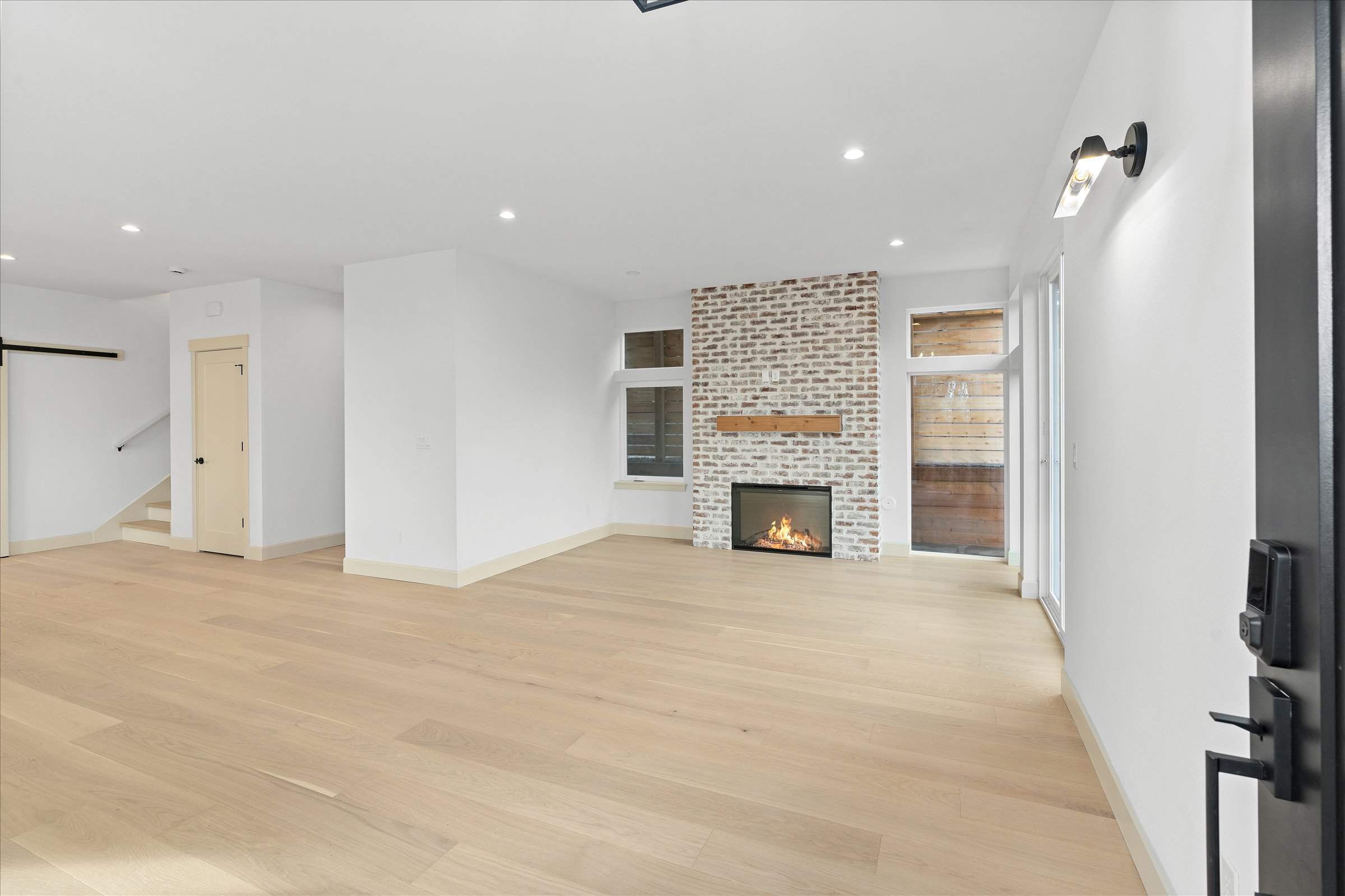 Maple Leaf 6-unit new construction by LinMak Construction