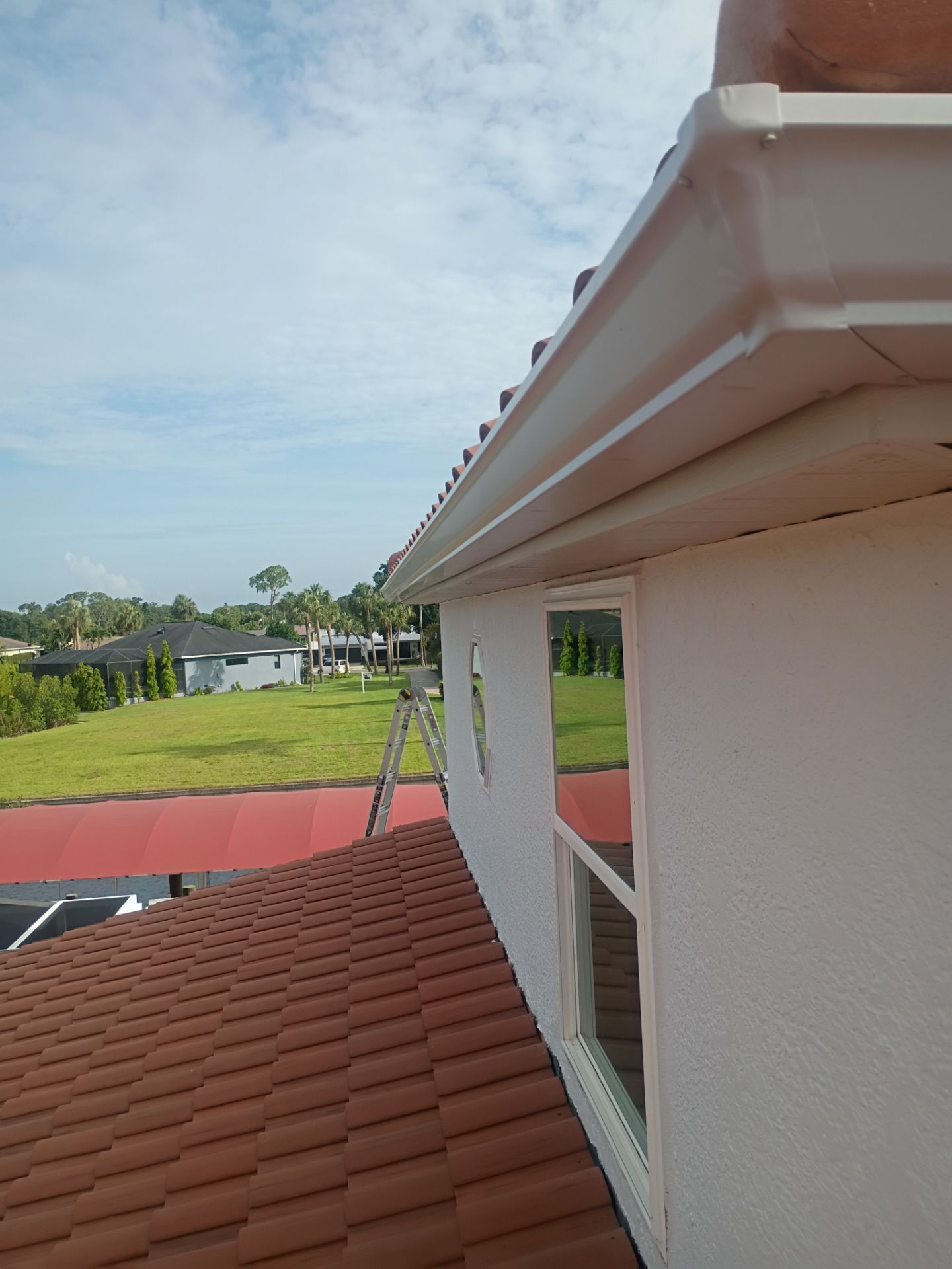7 inch seamless gutters using Seamless Aluminum Gutters in Fort Myers, FL by Gutter Professors