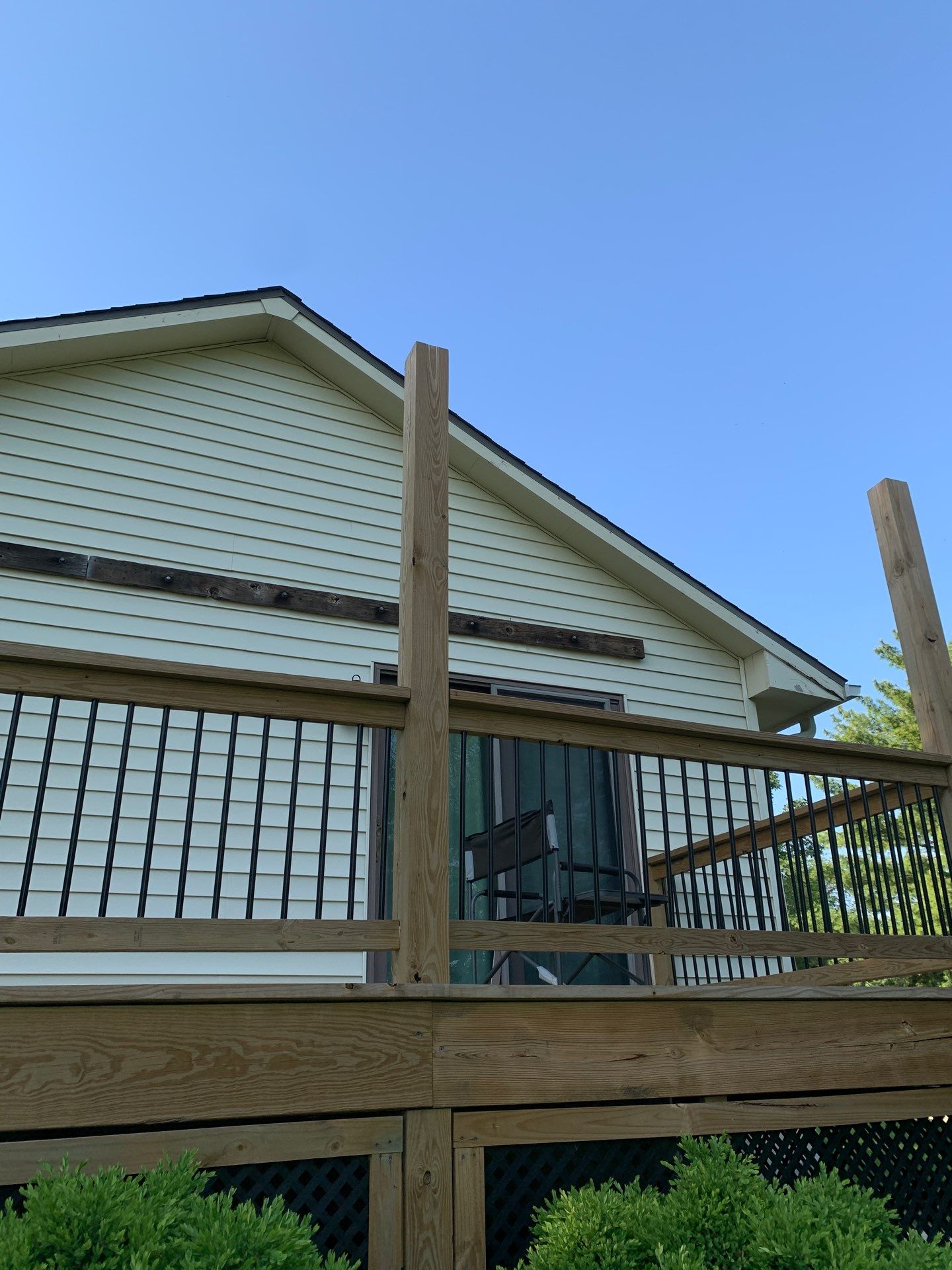 New Craneboard Siding on this Platte City, Mo home  by EEC  Windows, Siding & Roofing 