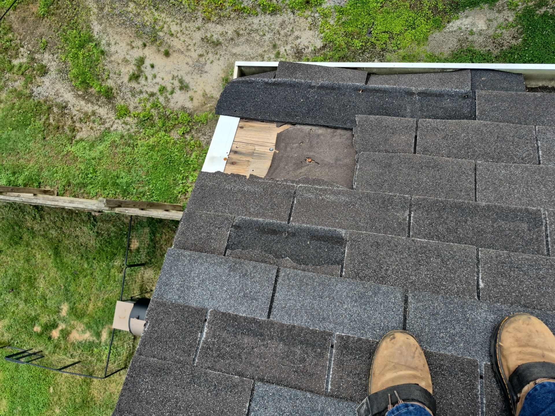 Matte Black Elegance: IKO Dynasty Roof Transformation in Ashland, KY by Mr. Roofer