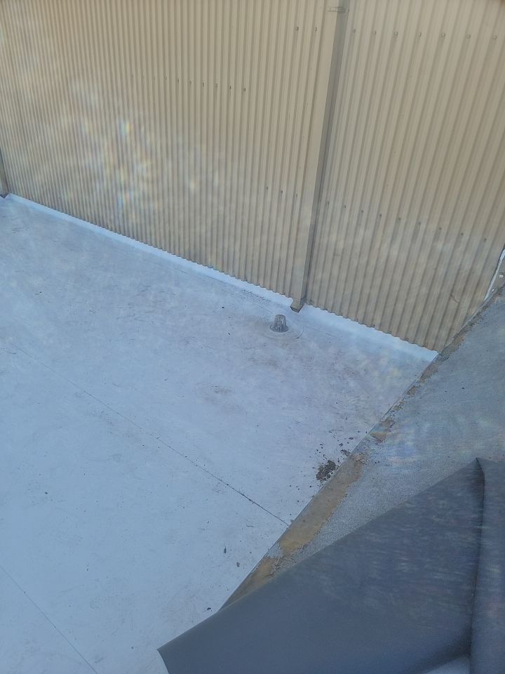 TPO single-ply roofing system using GAF by Straight Edge Roofing Inc