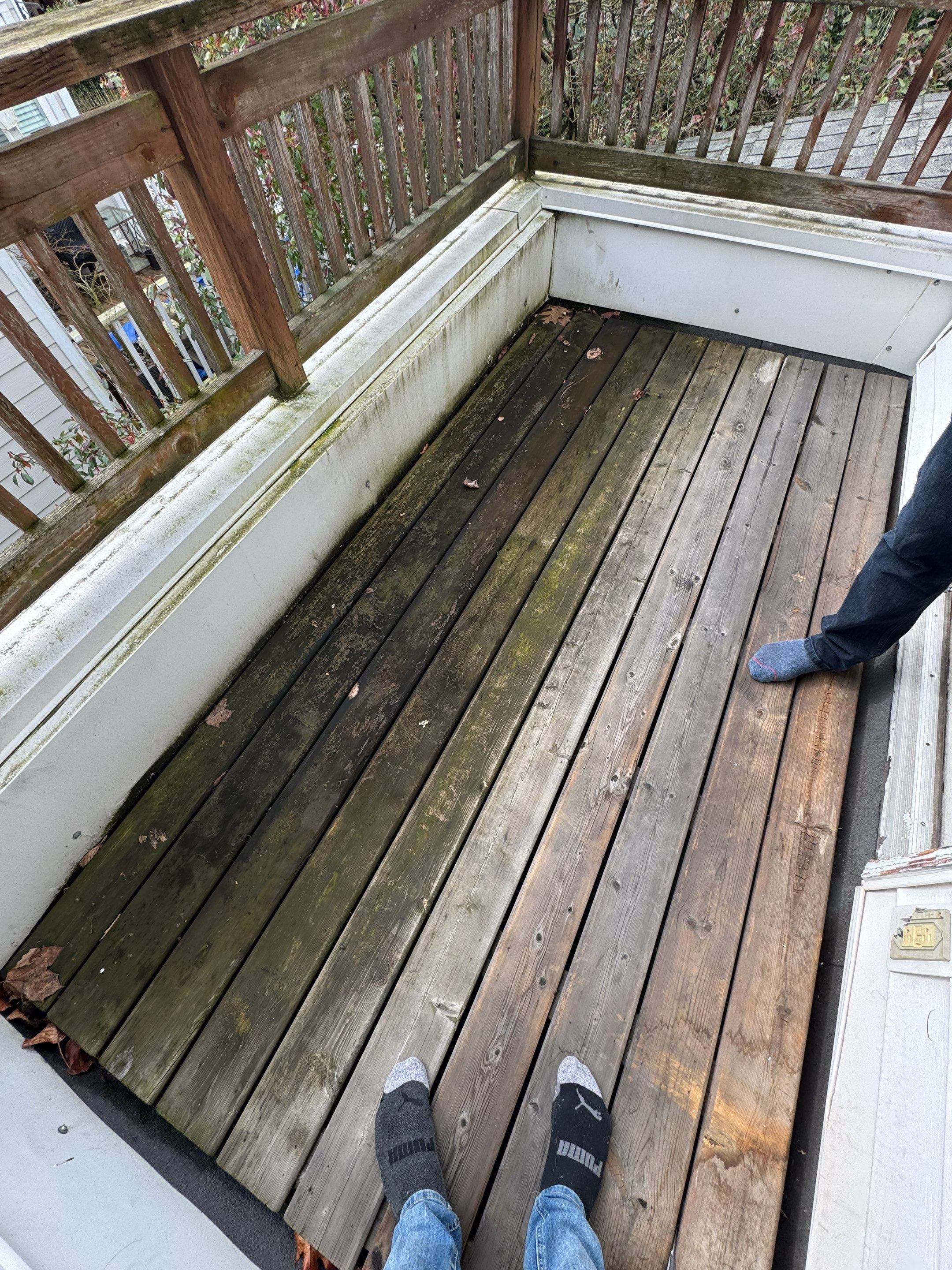 Composite Deck with Aluminum Framing  by YVR Construction Group