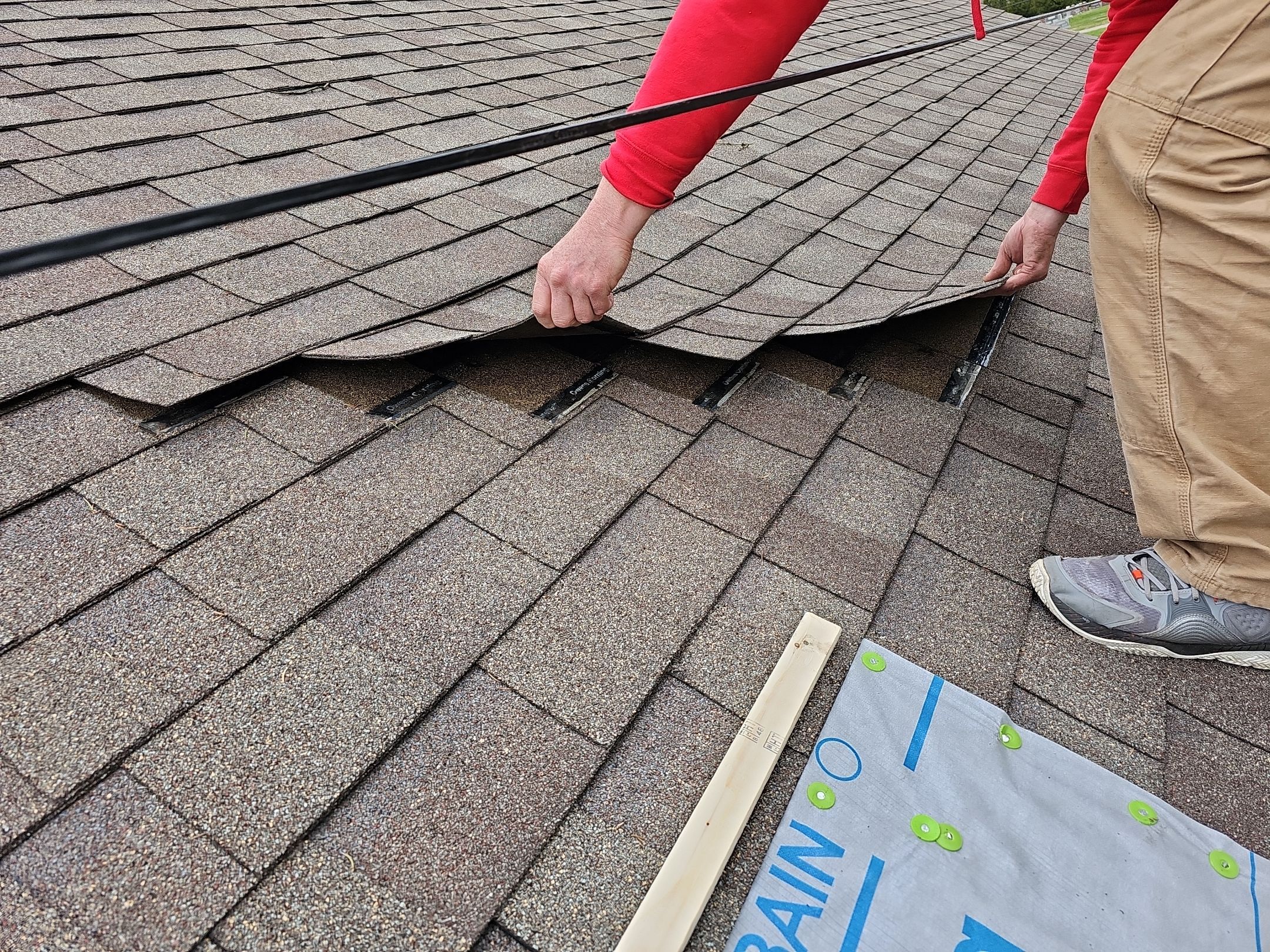 ATLAS PINNACLE COLOR: WEATHERED SHADOW by Eagle Eye Roofing