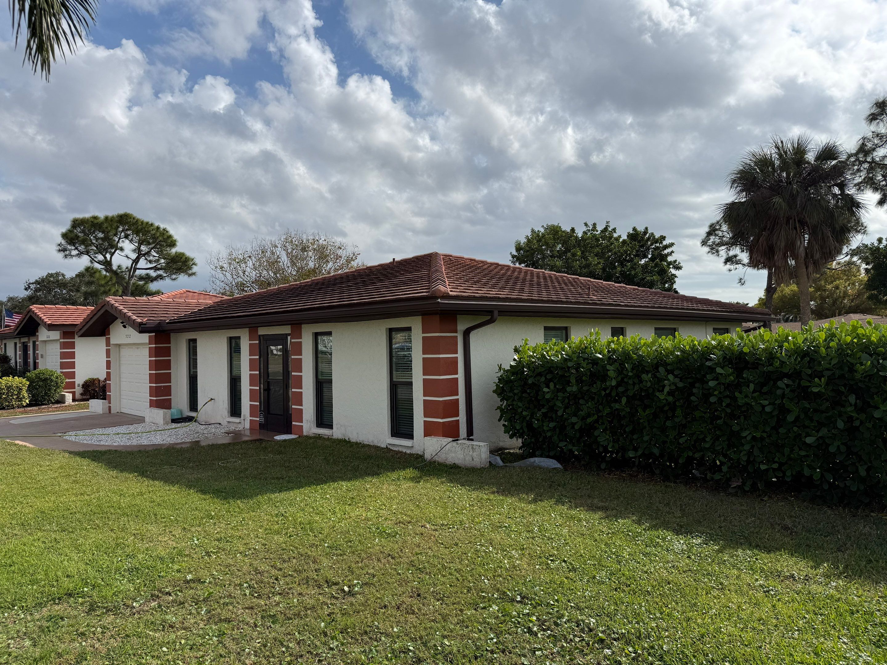 Neighboring Tile Roof Cleanings in Vivienda at Bradenton I – Bradenton, FL by Sunshine AquaWash