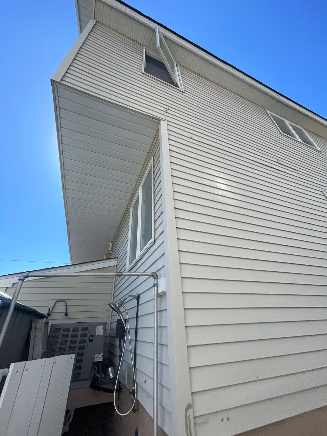 House Wash, Fence Cleaning & concrete Cleaning by SJ Exterior