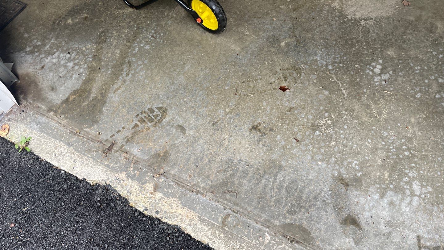 Garage in Londonderry, NH 03053 by Symphony Concrete Coatings