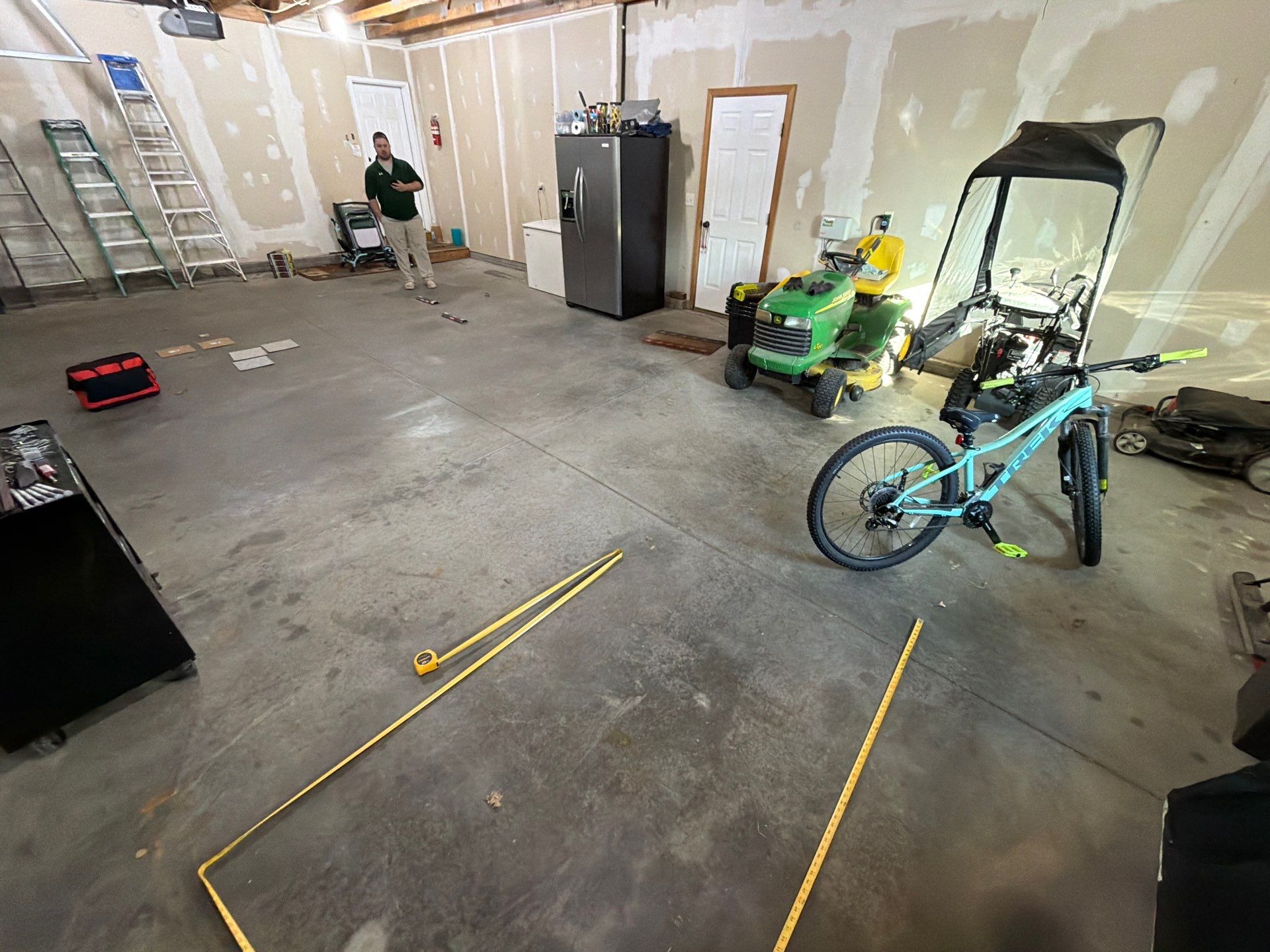 Tidal Wave Flake Garage Floor Installation in Sioux Falls by Select Painting, Coatings & Garage Cabinets