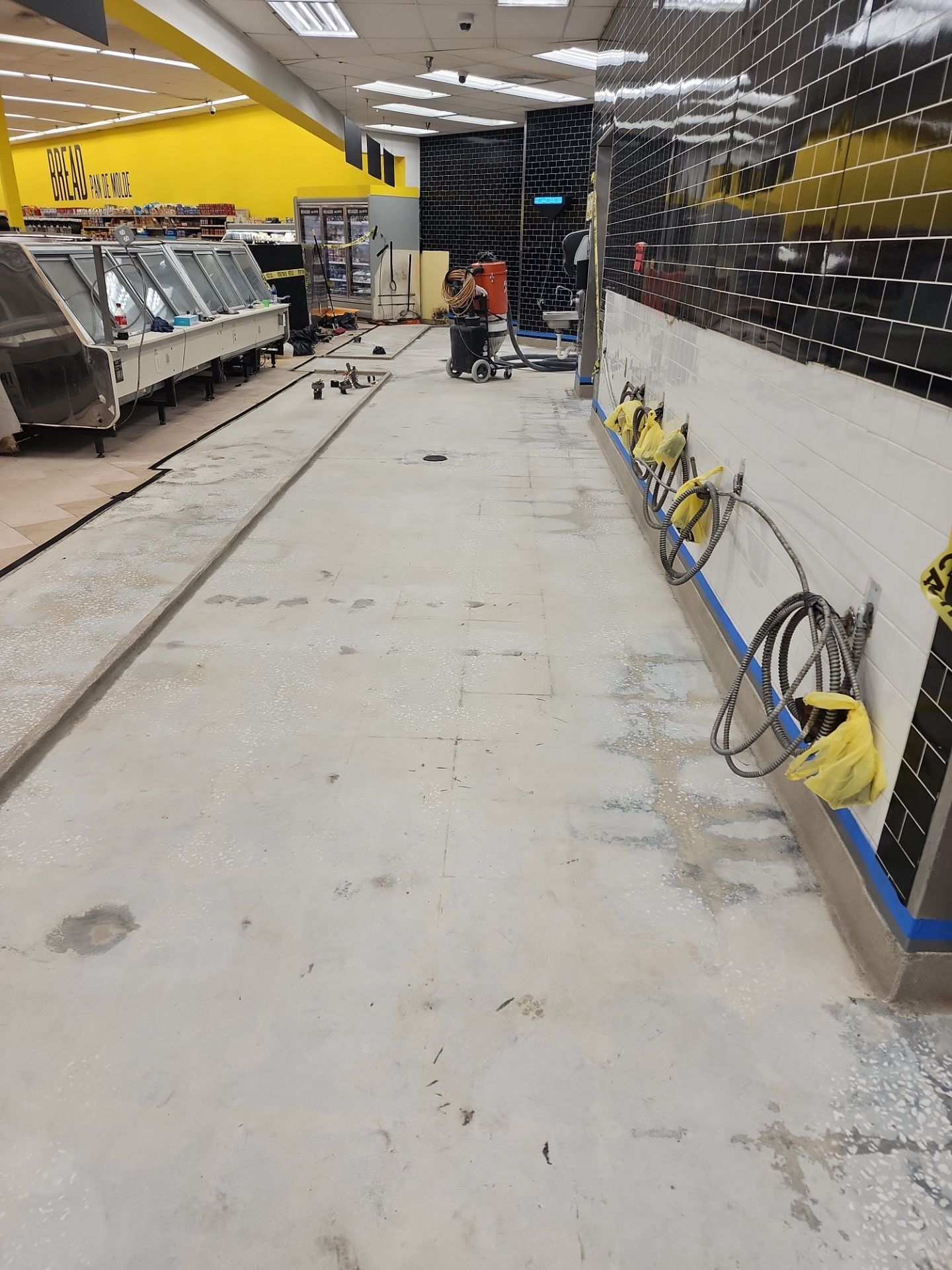 Fresco y Más Food Prep Area by Seamless Surfaces