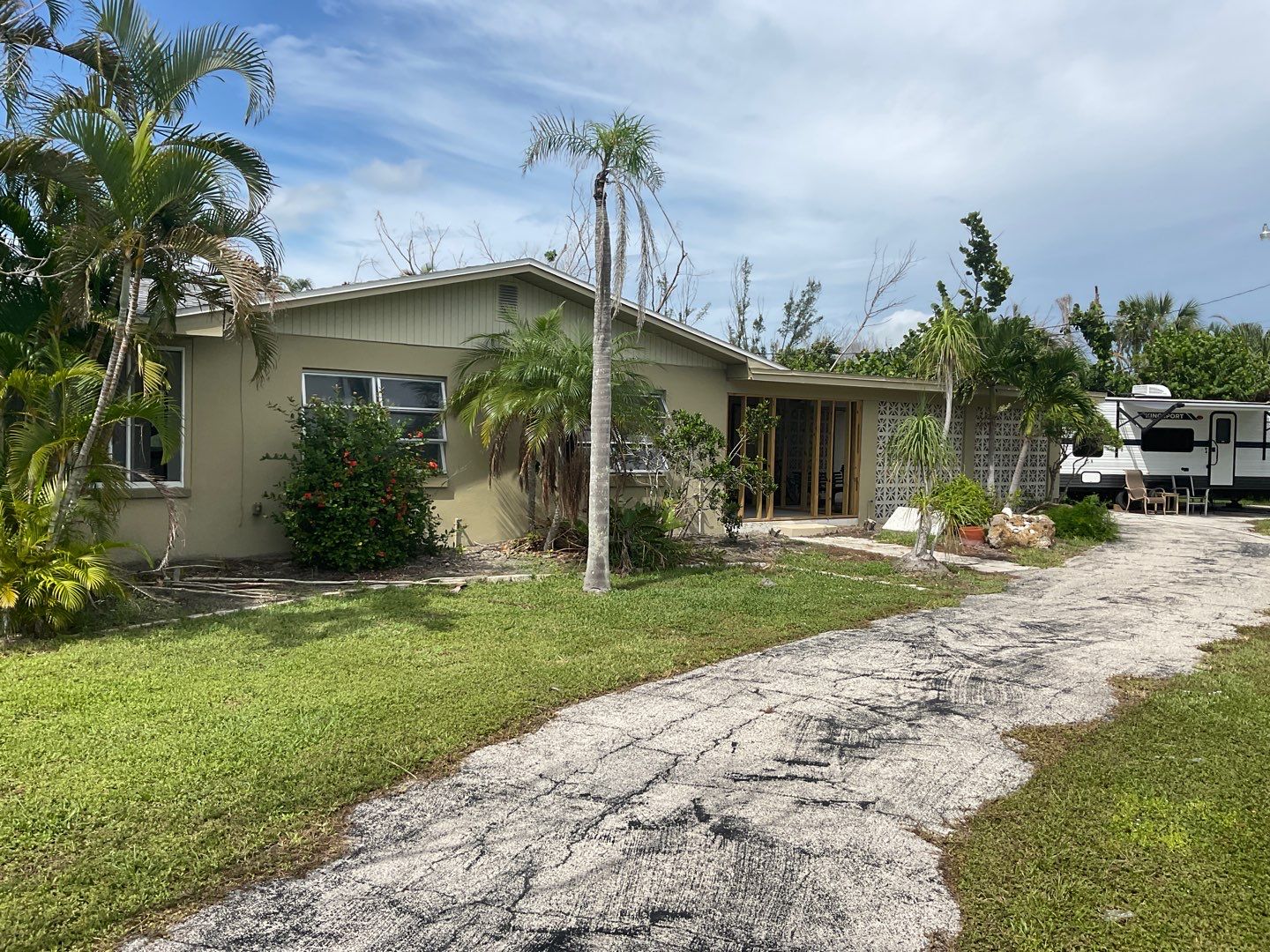 White Vinyl Soffit and Fascia Installation in Sanibel FL by Gutter Professors