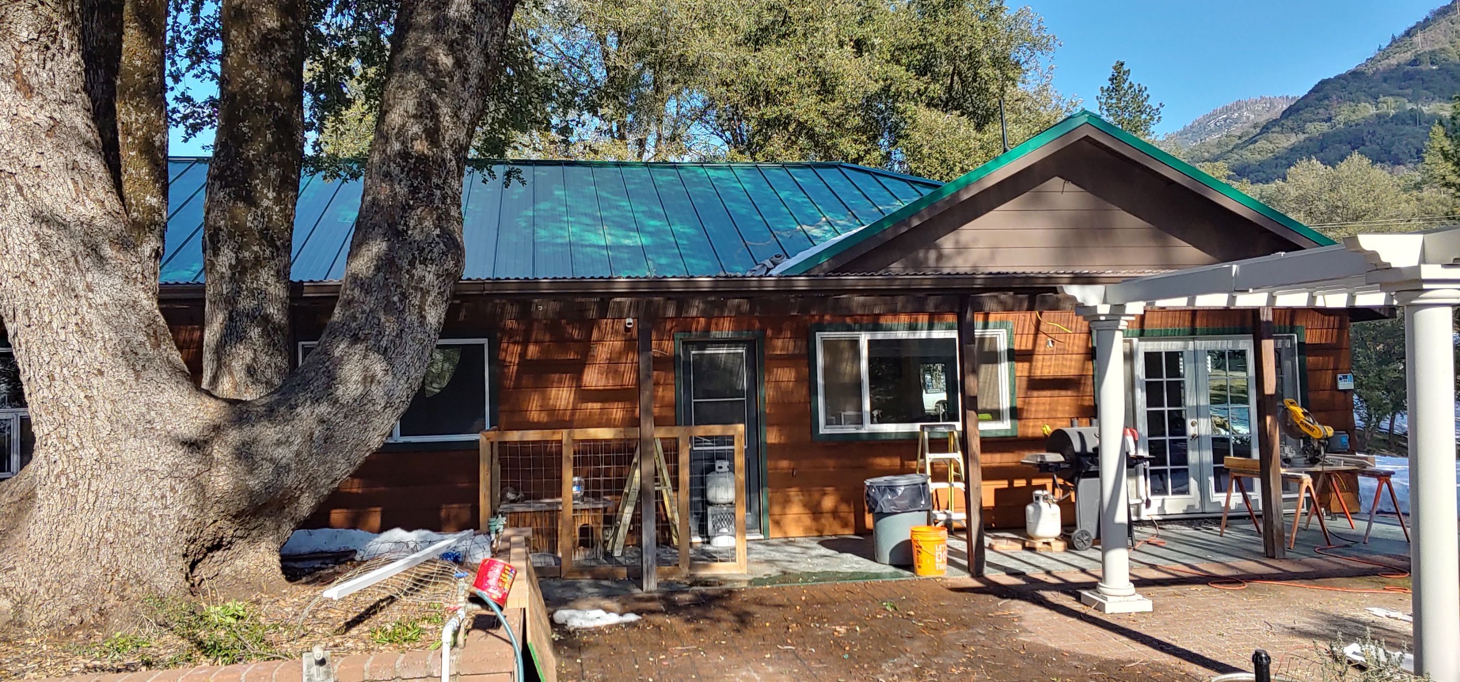 Metal roofing installation using Standing seam metal roofing system by Straight Edge Roofing Inc