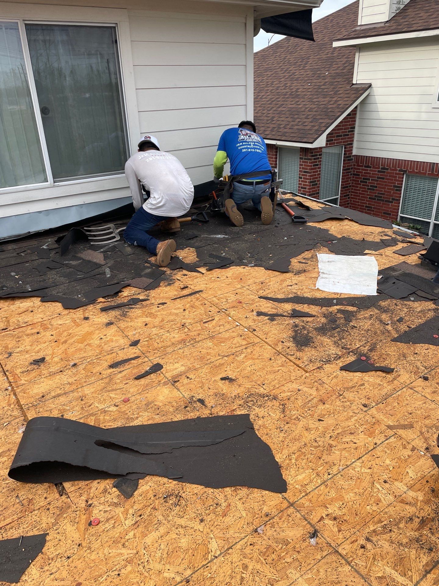 Residential Roofing Installation using Owen's Corning Duration (Lifetime) Shingles by Roof Repair Company