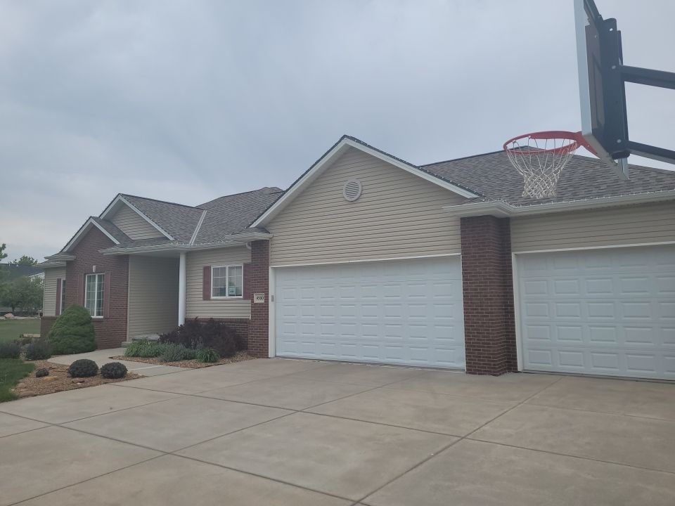 Residential Re-Roof using Landmark Shingles by White Castle Roofing