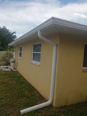 6 Inch Seamless Gutters using White Seamless Gutters in Cape Coral FL