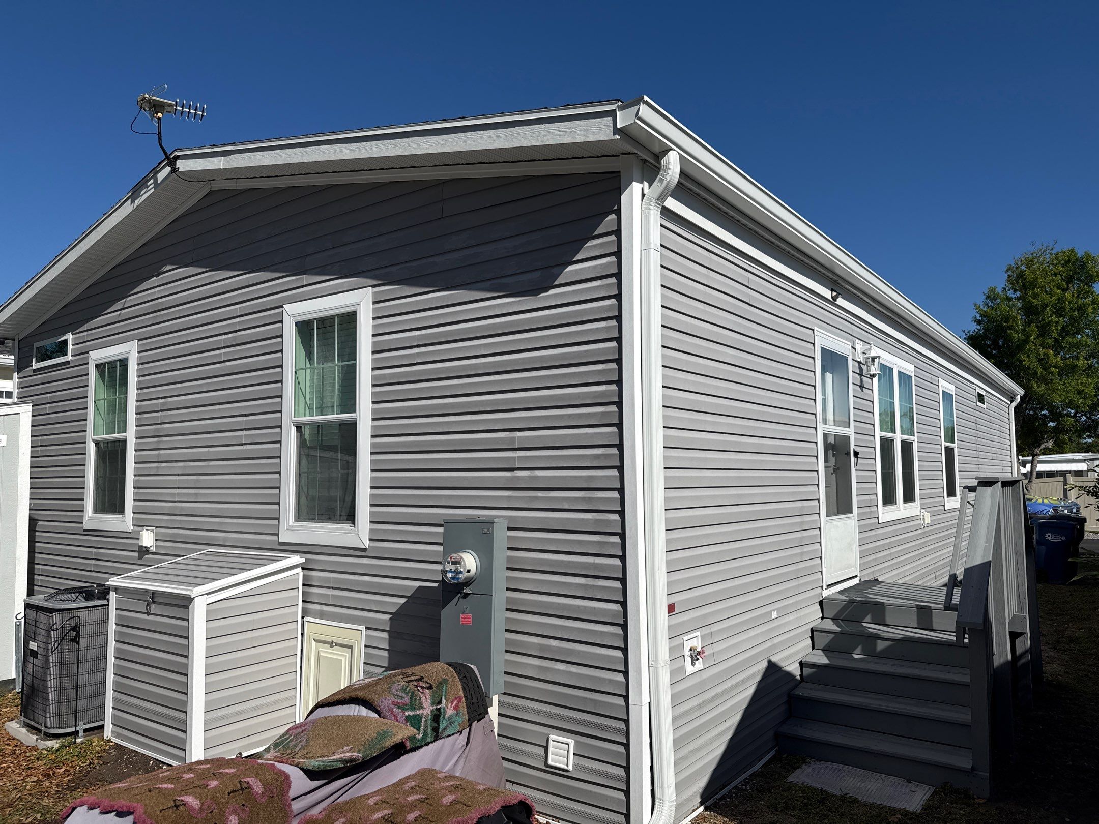 On-the-Spot Mobile Home House Wash in Terra Ceia, FL | Fisherman’s Cove RV Resort by Sunshine AquaWash