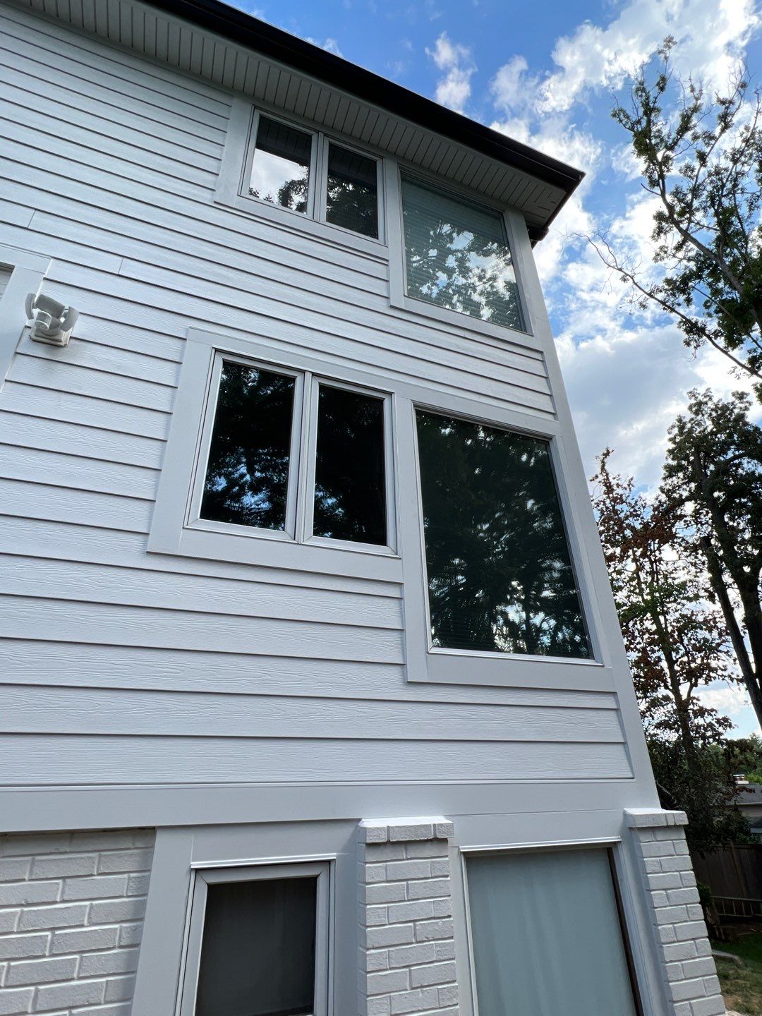 Arlington Hardie Installation - Arctic White by RM Banning, Inc.