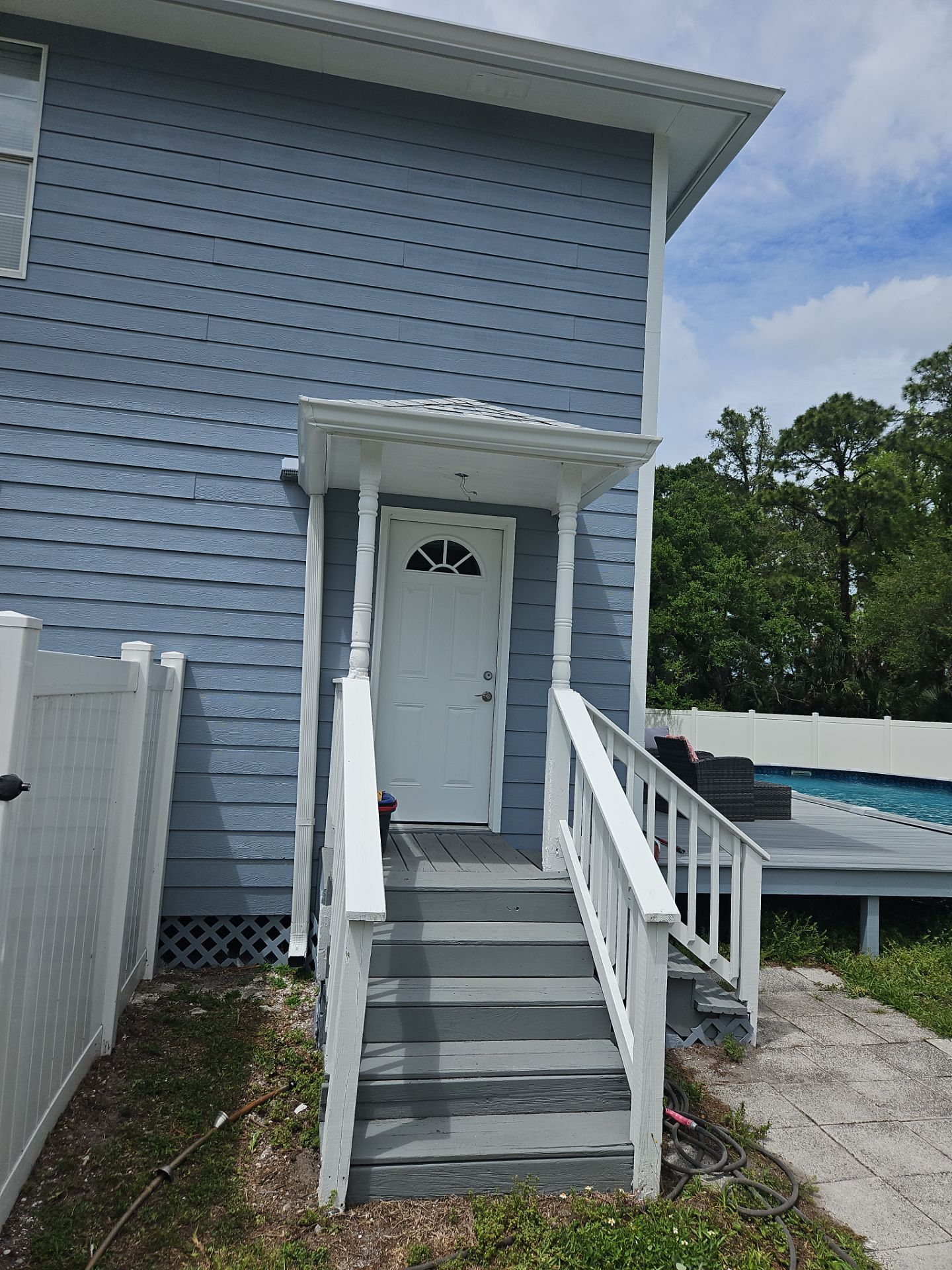 6 Inch Seamless Gutters using White Seamless Gutters in Largo FL by Gutter Professors