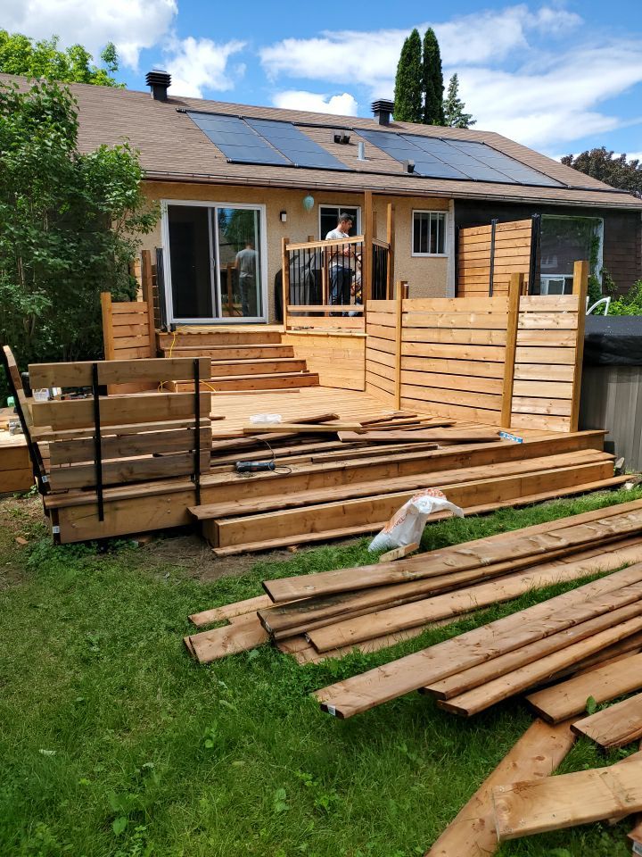 Deck remodelling by Eco-Nature Construction Inc.
