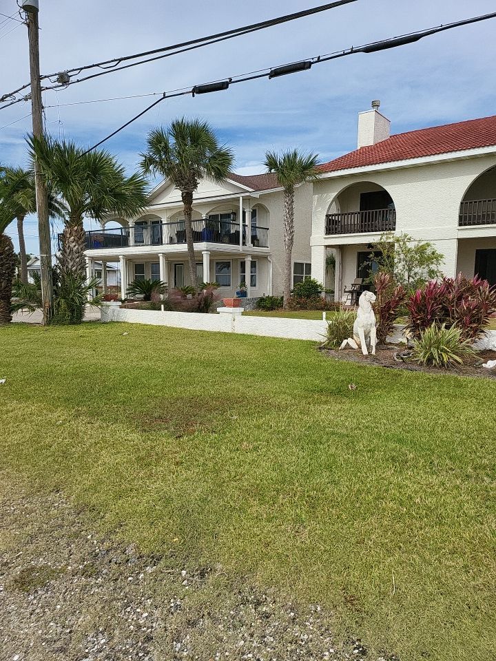 White Aluminum  by Hip Square Fence Inc.