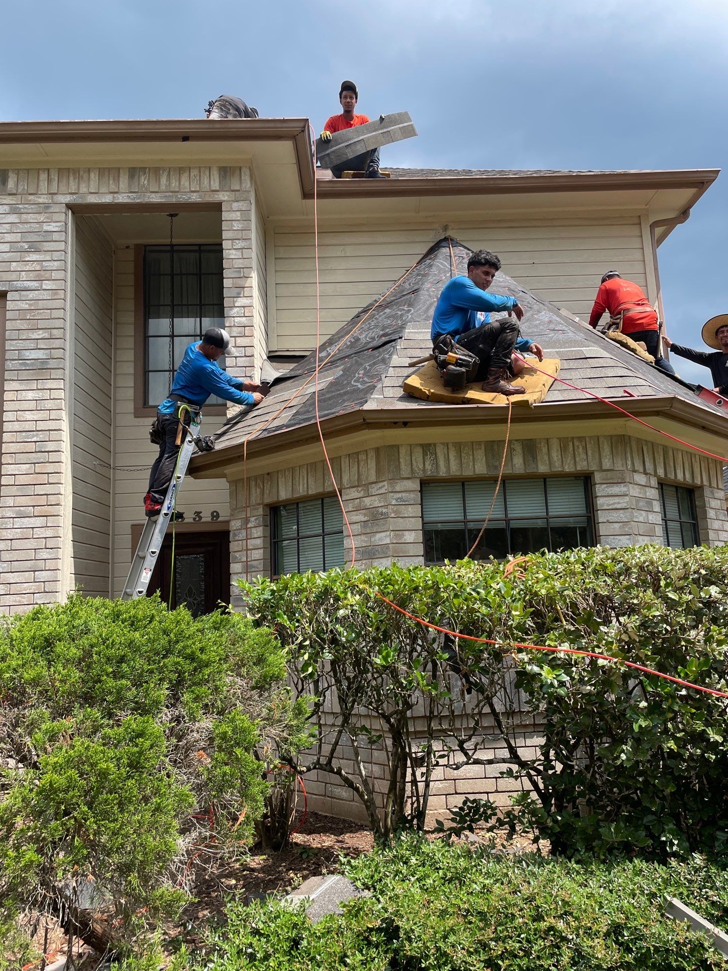 Residential Roofing Installation using Owen's Corning Duration (Lifetime) Shingles by Roof Repair Company