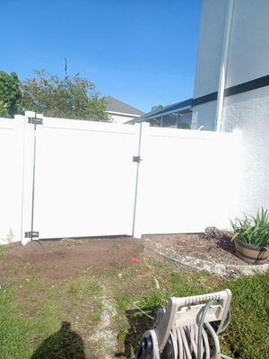 Sarasota, FL 6ft. Tall White Vinyl Privacy Fence