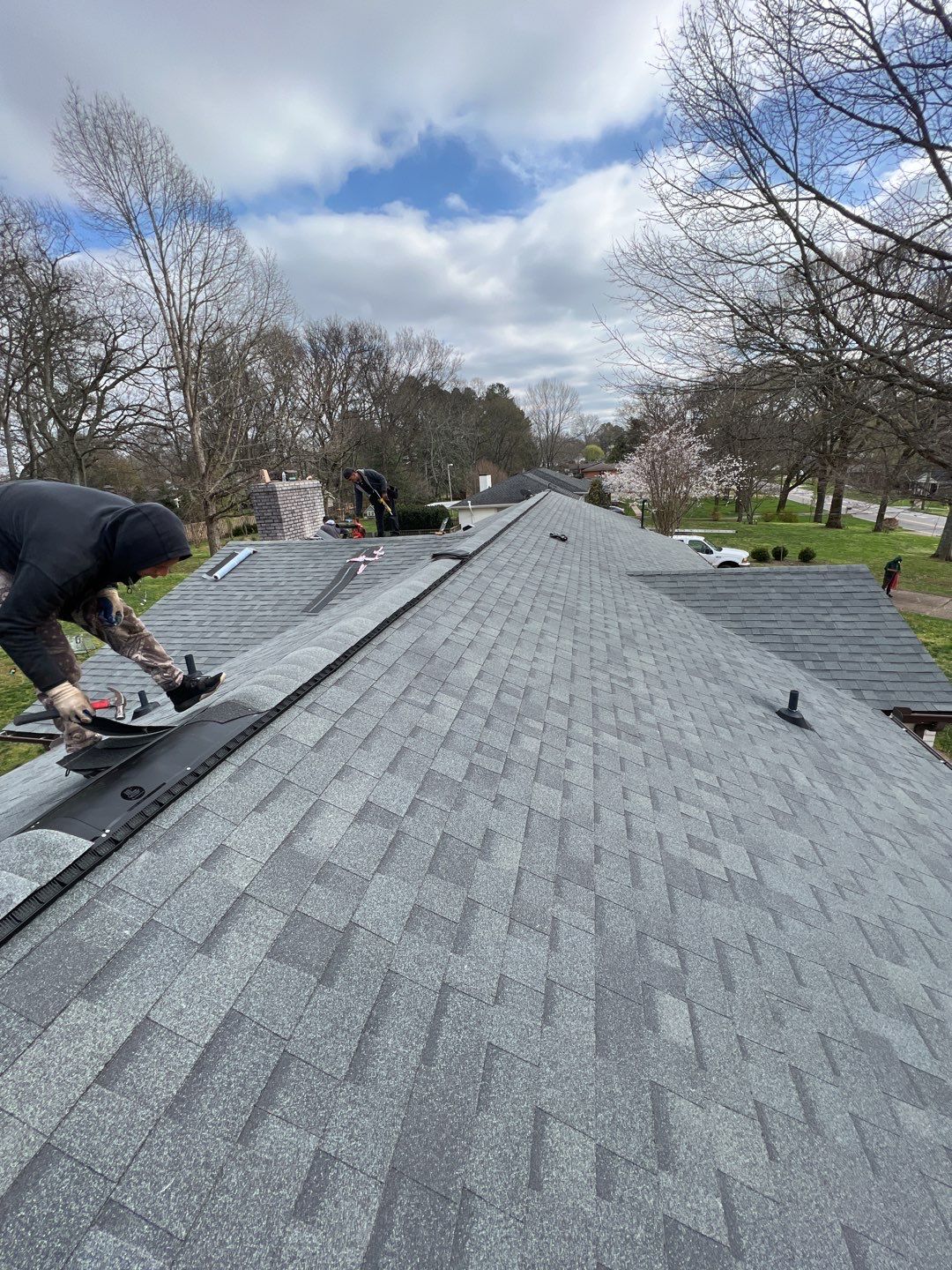 Residential Roofing Installation using Owens Corning Oakridge Roofing System by Undersun Roofing 