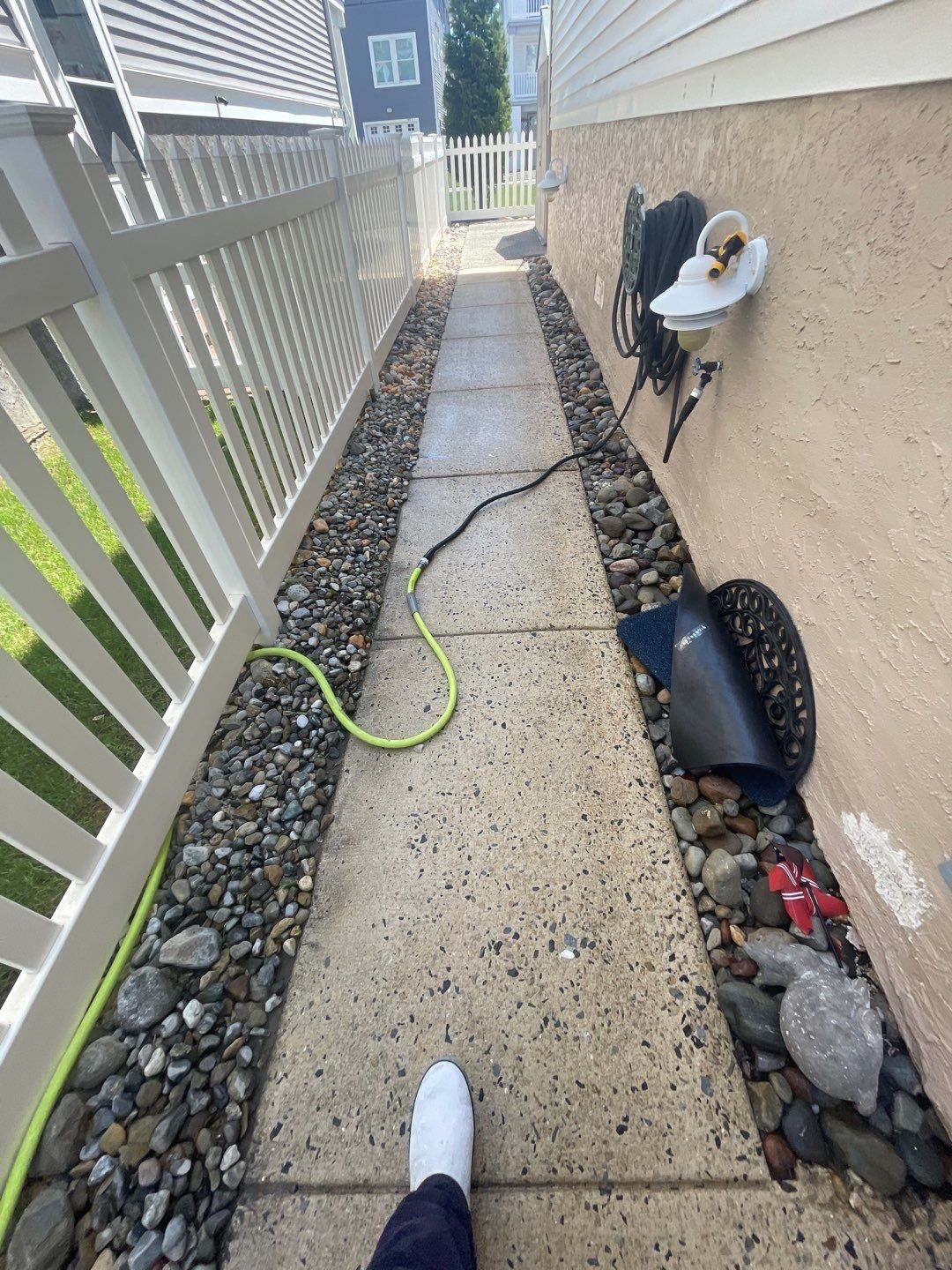 House Wash, Fence Cleaning & concrete Cleaning by SJ Exterior