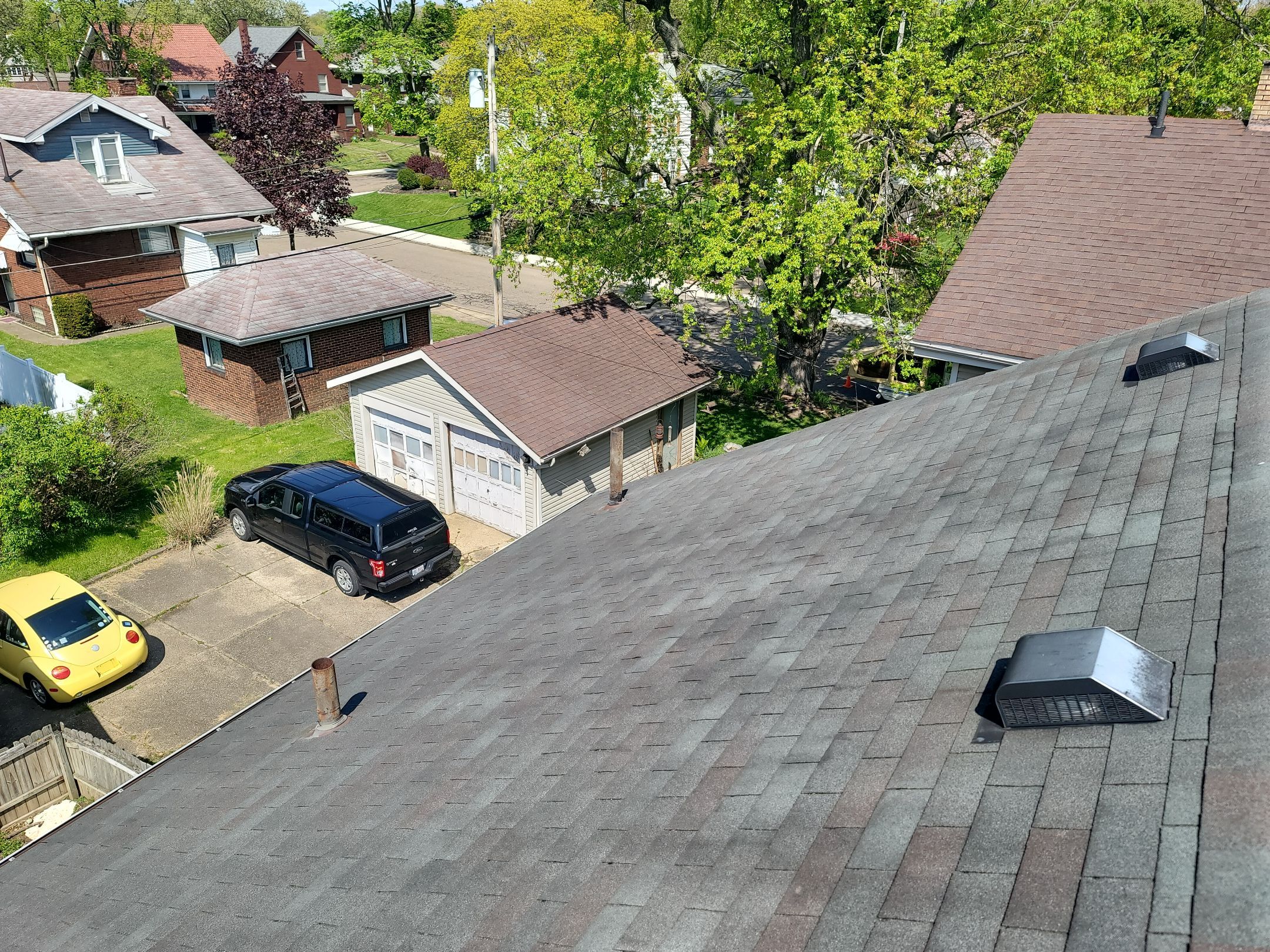 ATLAS PINNACLE COLOR: BURNT HICKORY DRIP EDGE: WHITE by Eagle Eye Roofing
