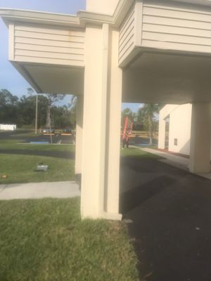 Cameo Gutters using Aluminum Seamless Gutters in Cape Coral FL