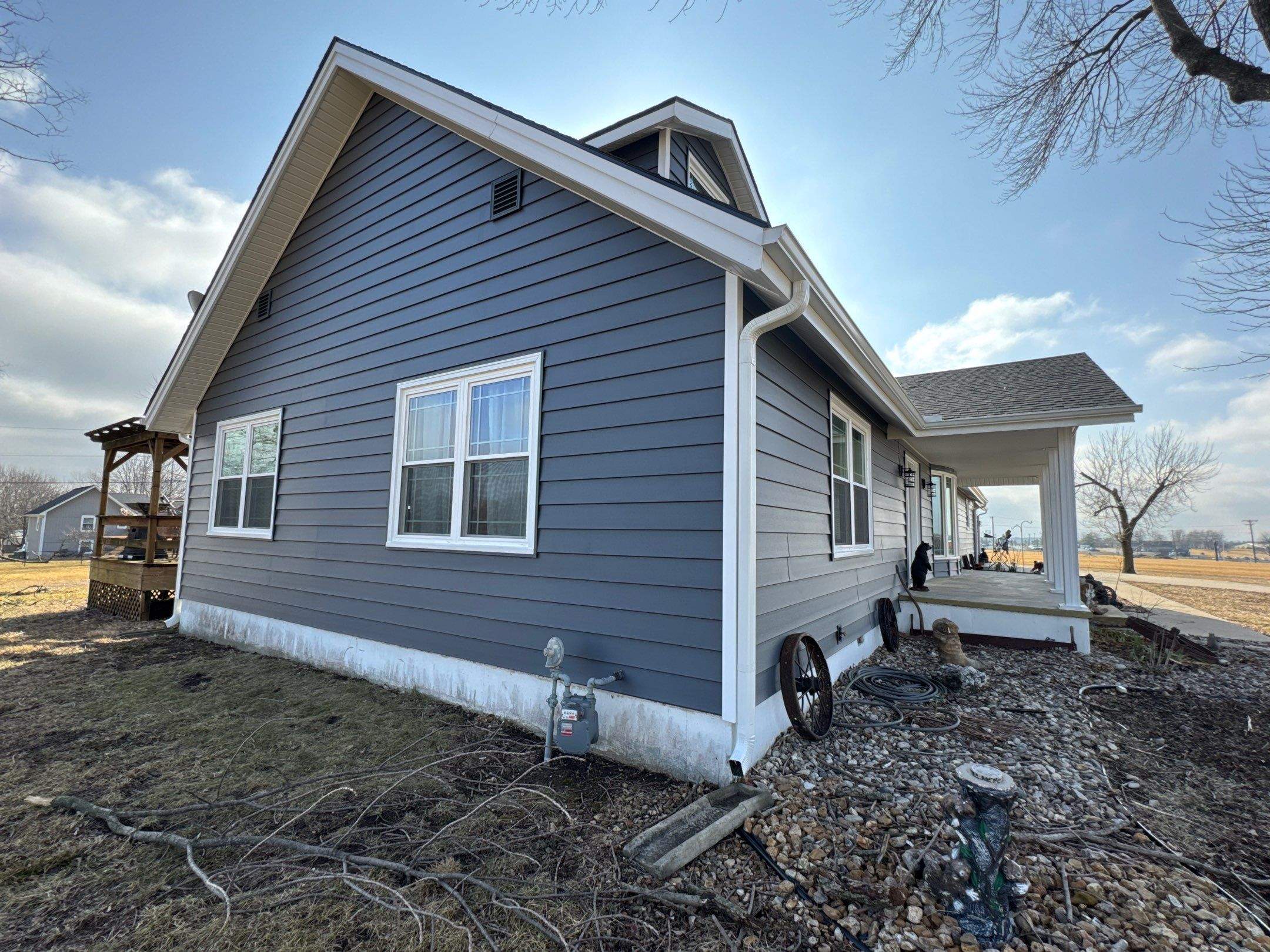 Siding Installation using Craneboard D7 by EEC Windows, Siding & Roofing